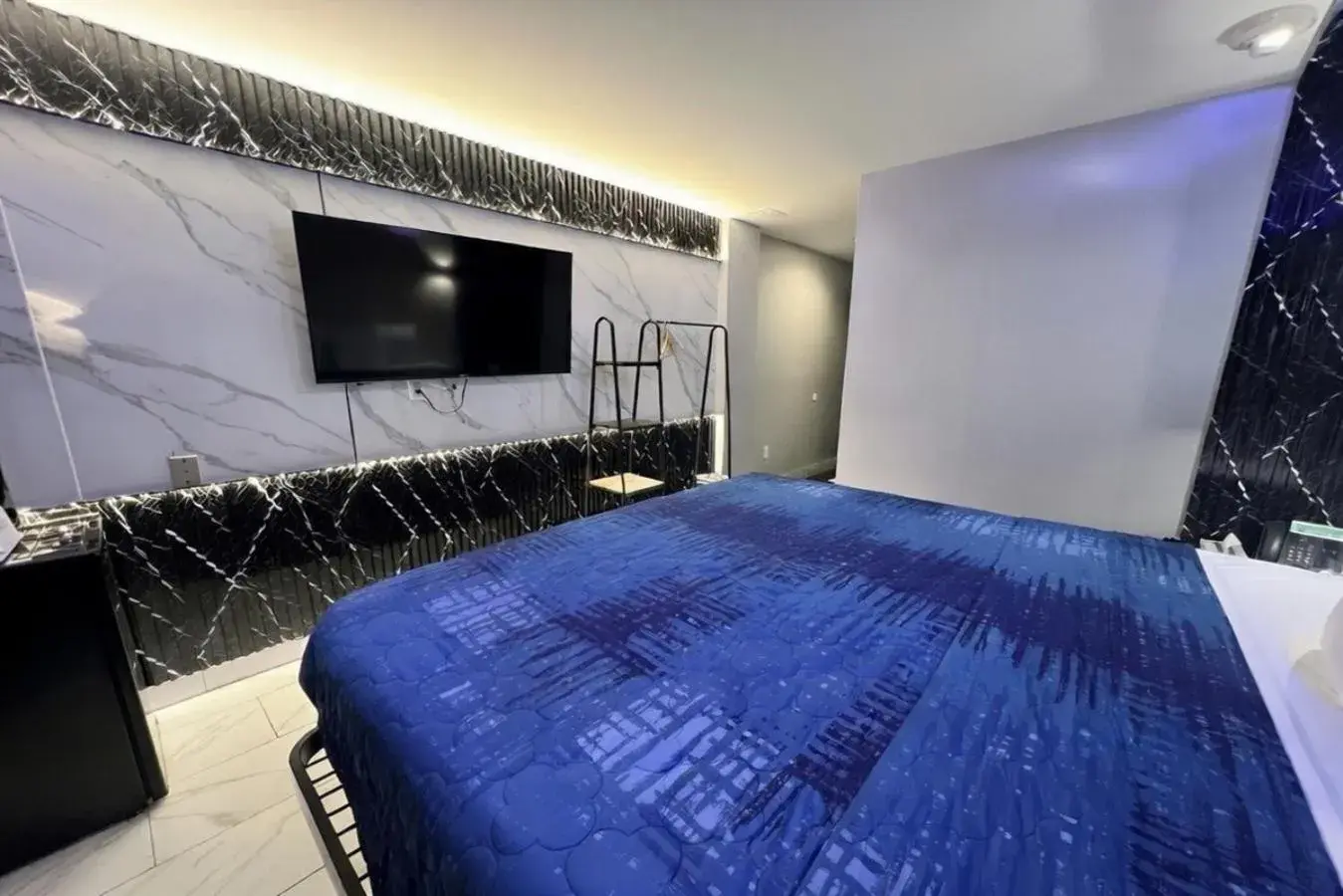 Bed in Umbrella Hotel Brooklyn - Newly Renovated Bed in Umbrella Hotel Brooklyn - Newly Renovated