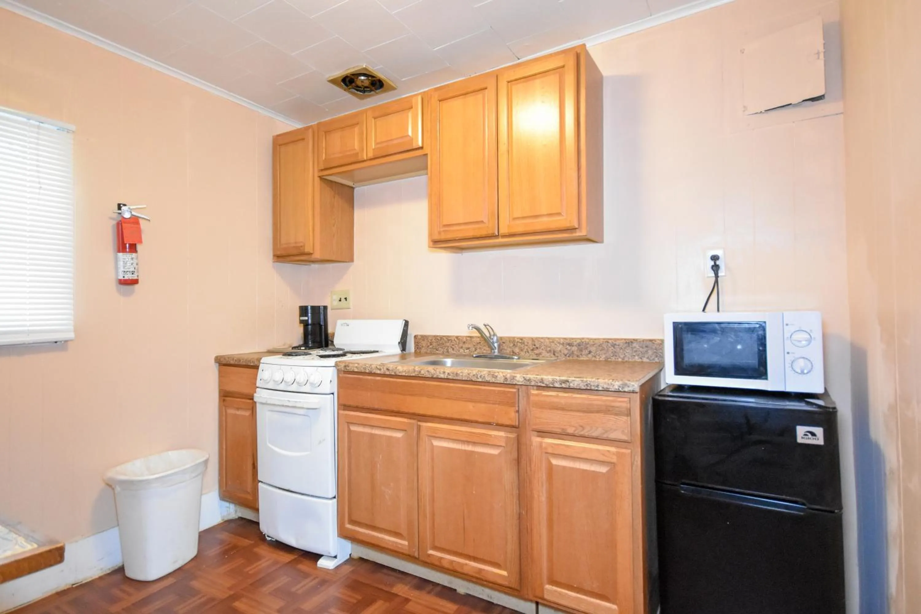 Kitchen or kitchenette in Monticello Inn- Framingham/ Boston