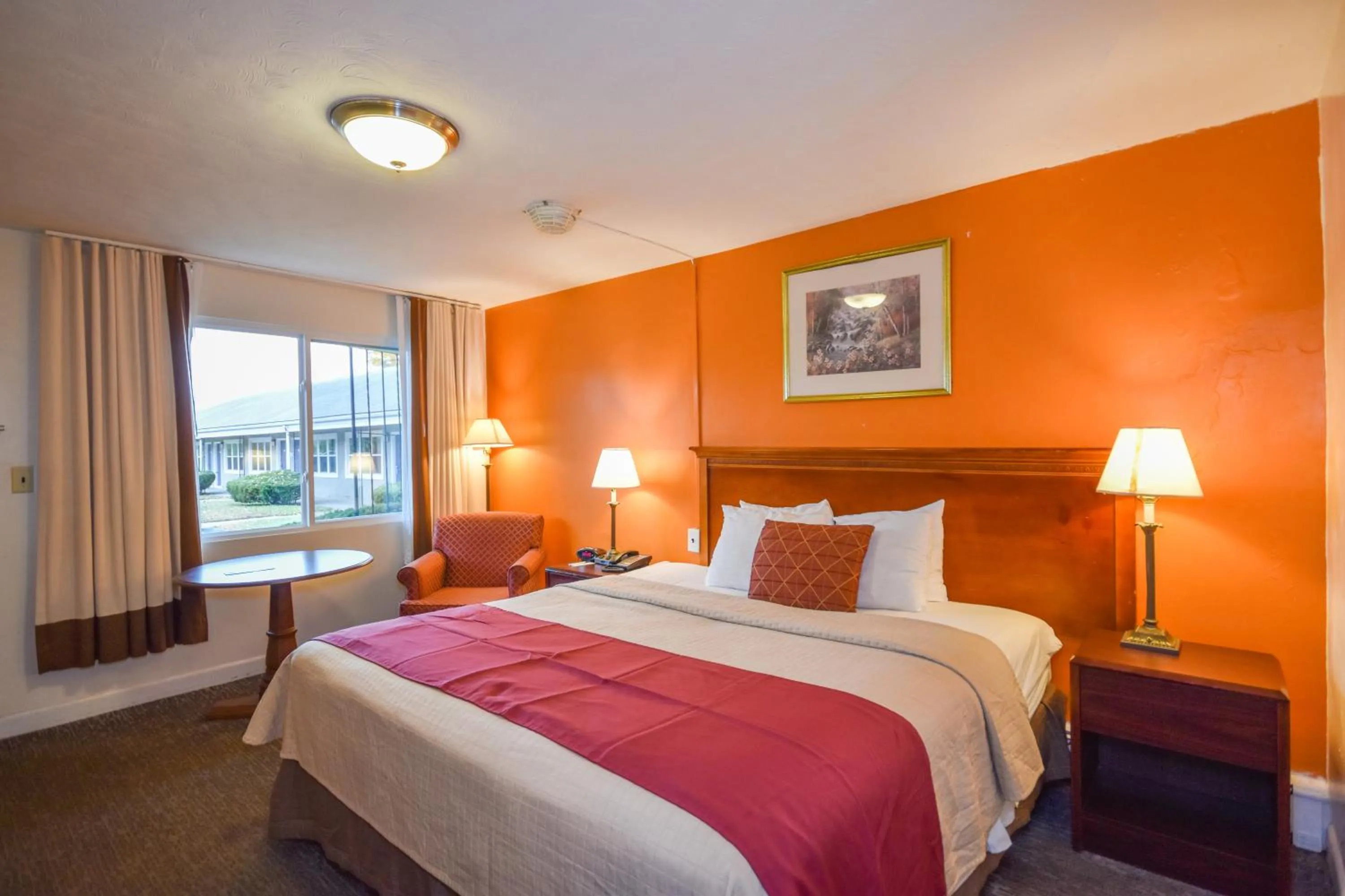 Bed in Monticello Inn- Framingham/ Boston