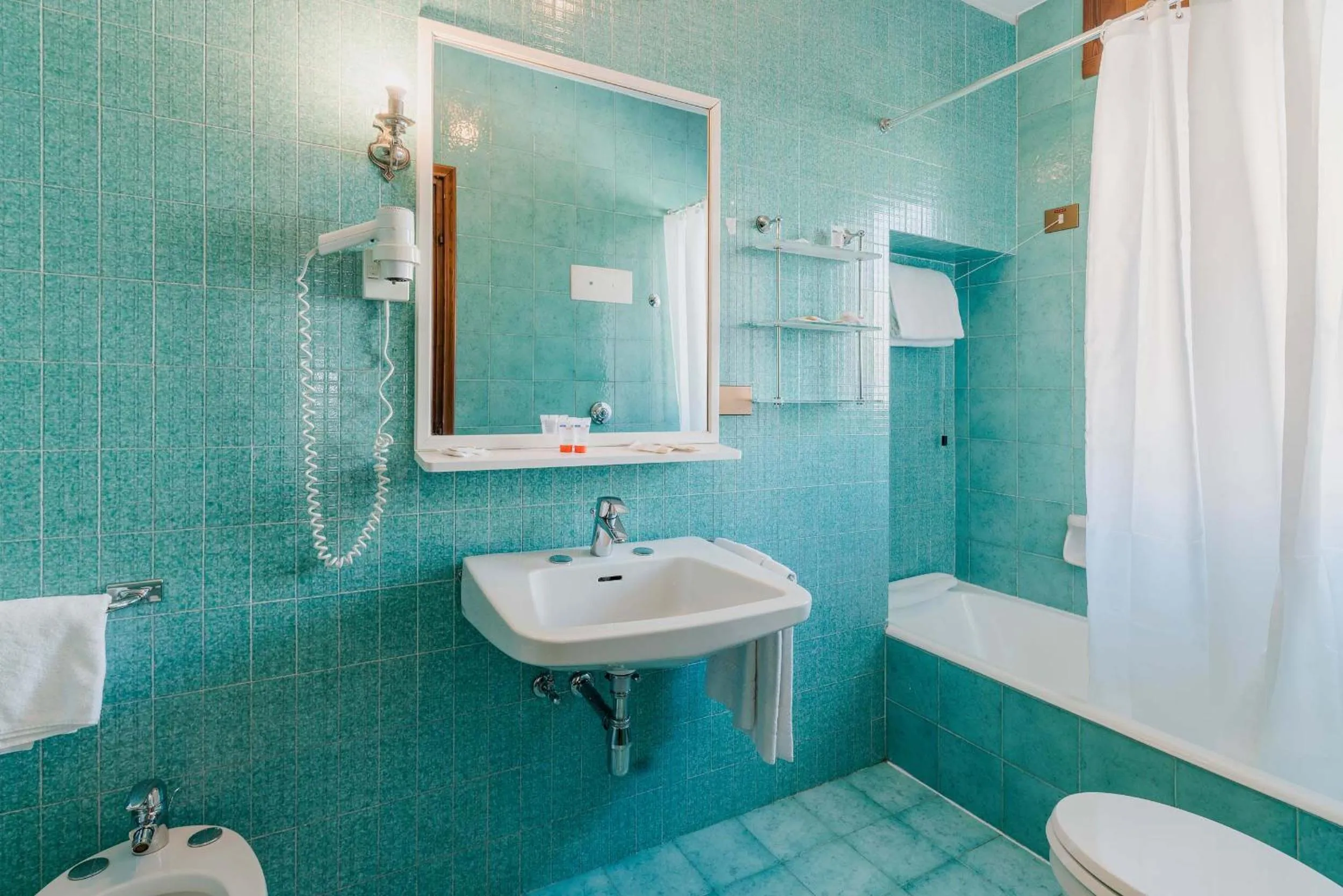 Hot Tub, Bathroom in Hotel Capannina