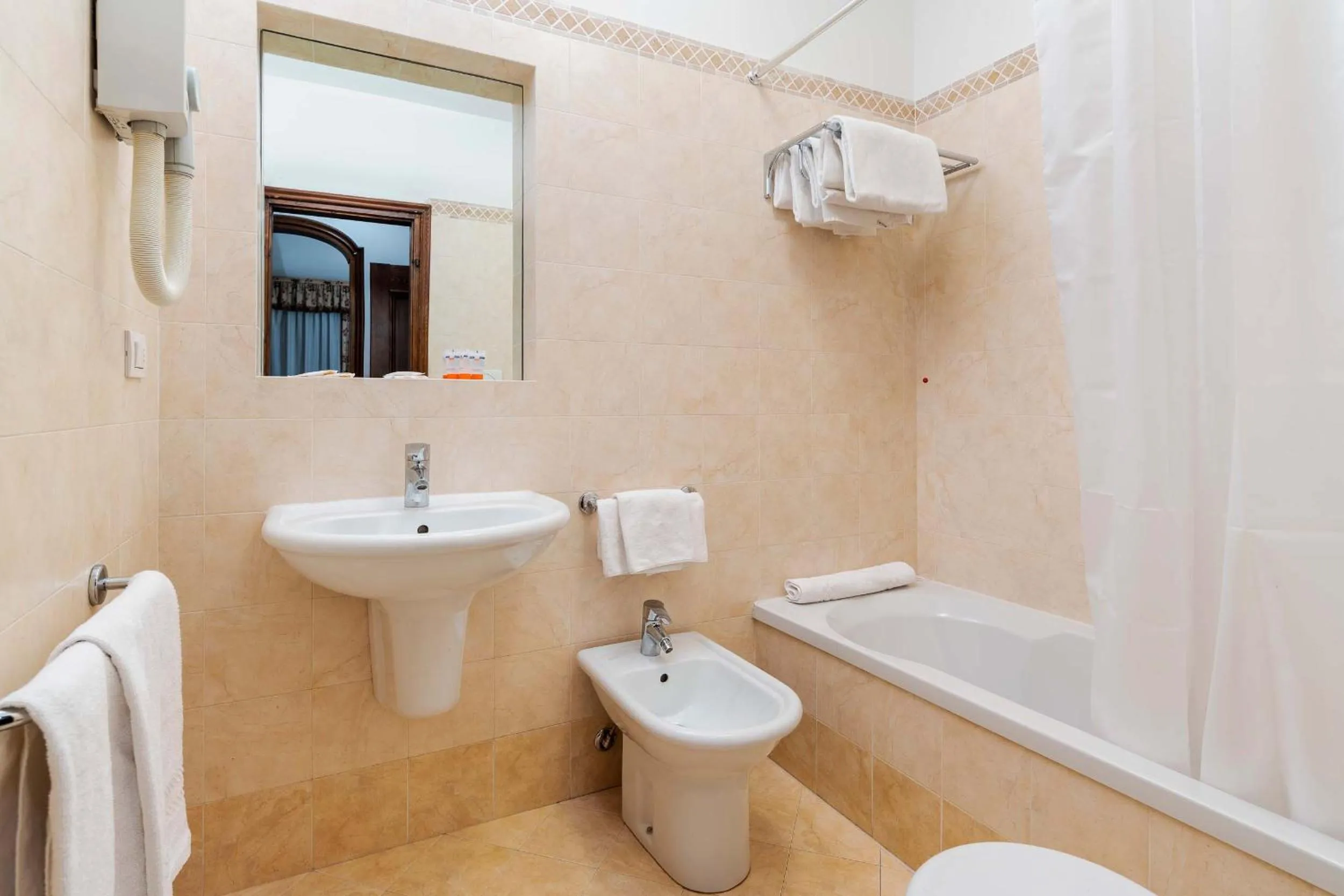 Hot Tub, Bathroom in Hotel Capannina