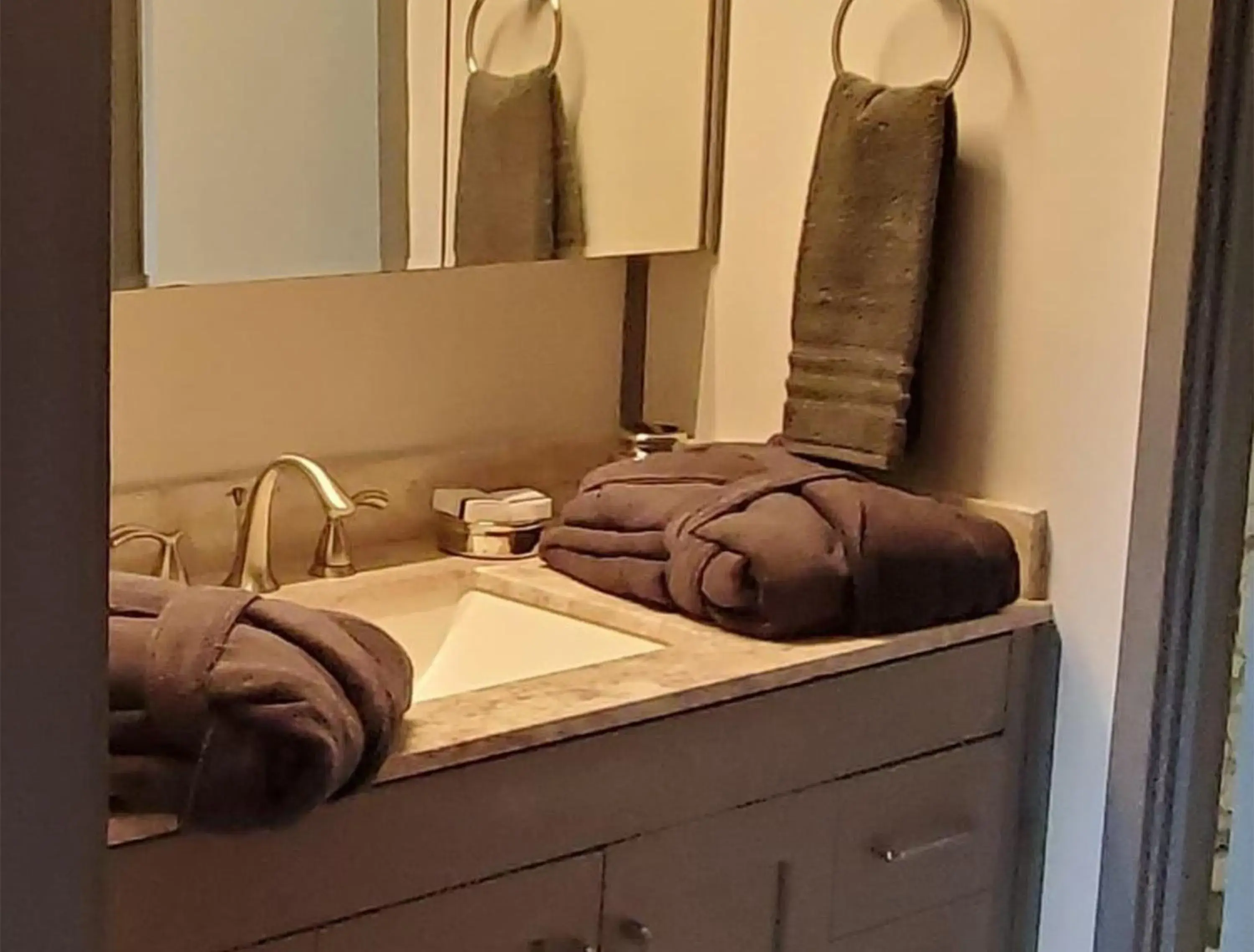 towels, Bed in Hotel Moloka'i towels, Bed in Hotel Moloka'i