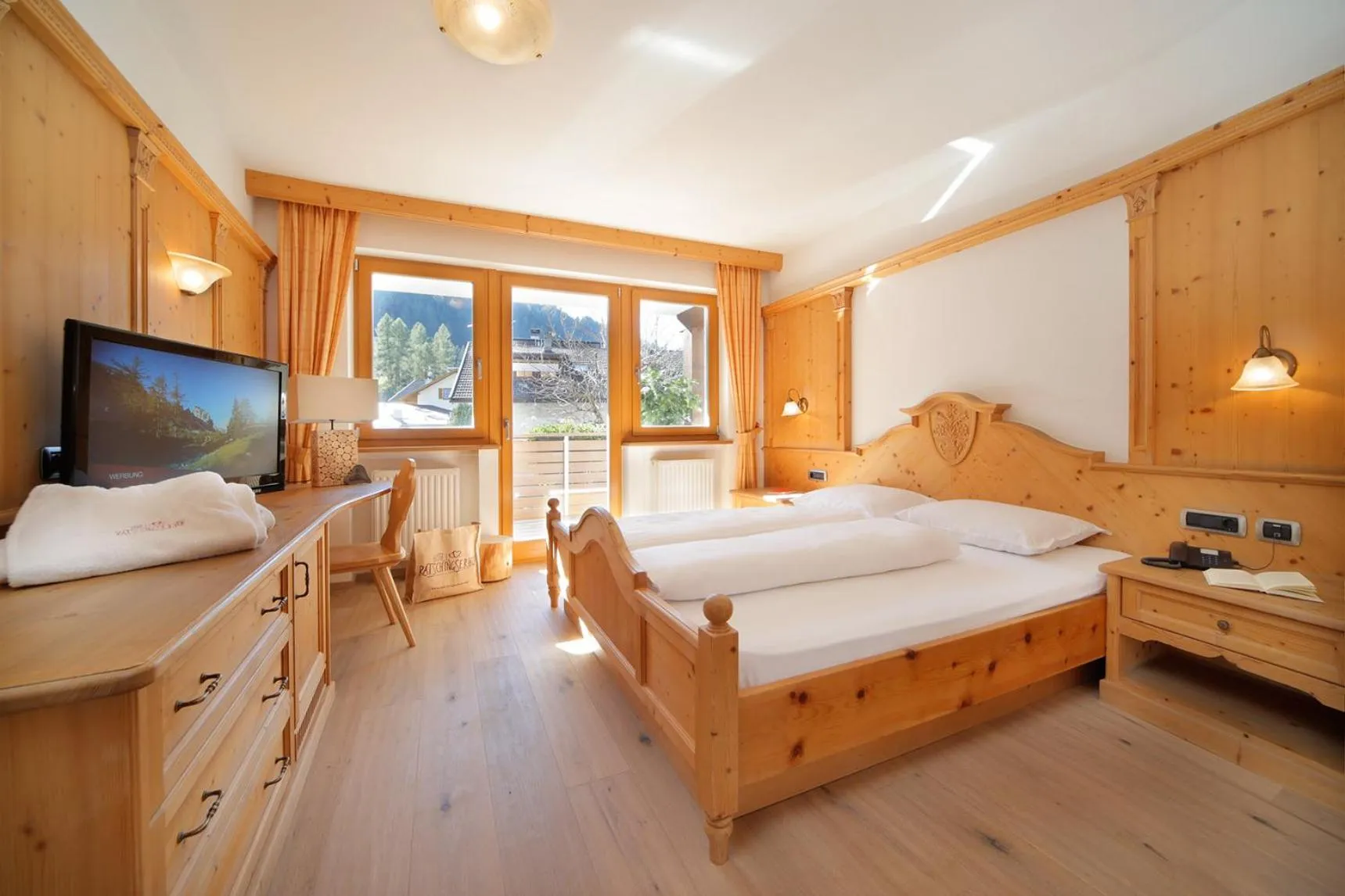 Bed in Hotel Ratschingserhof