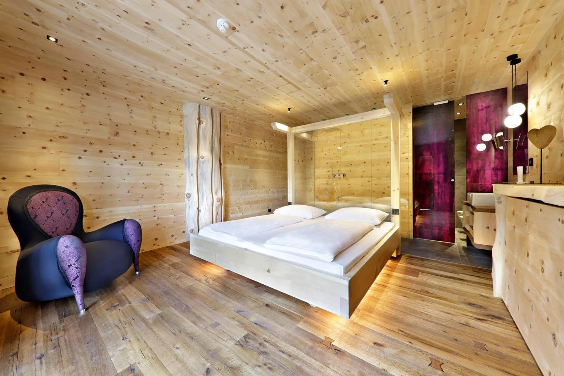 Bed in Hotel Ratschingserhof