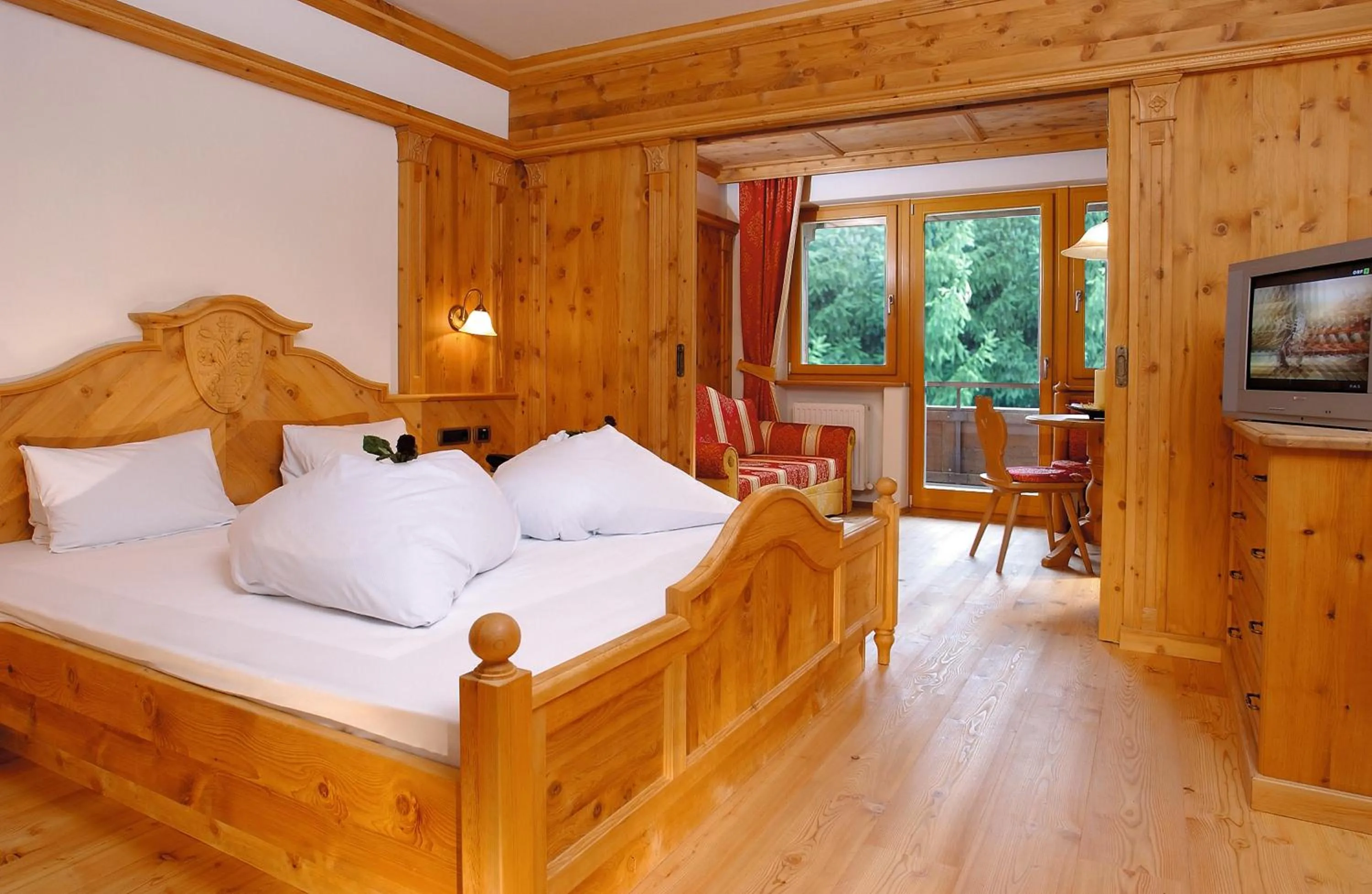 Photo of the whole room, Bed in Hotel Ratschingserhof