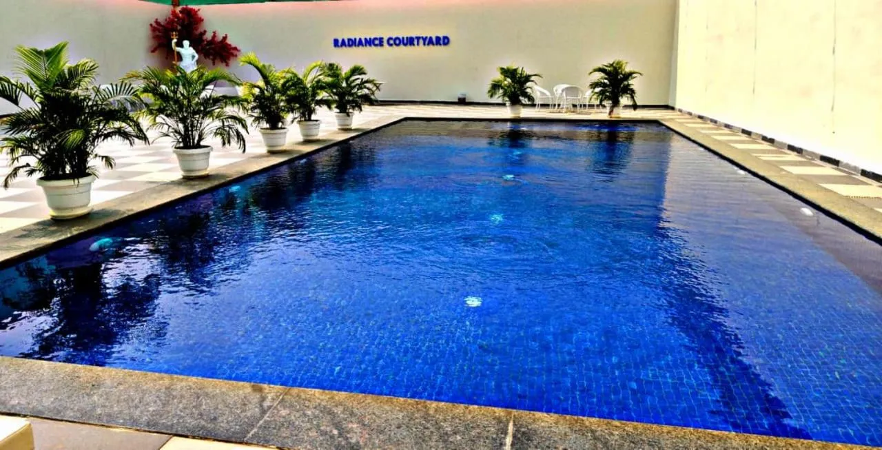 Swimming pool in Hotel Radiance Courtyard