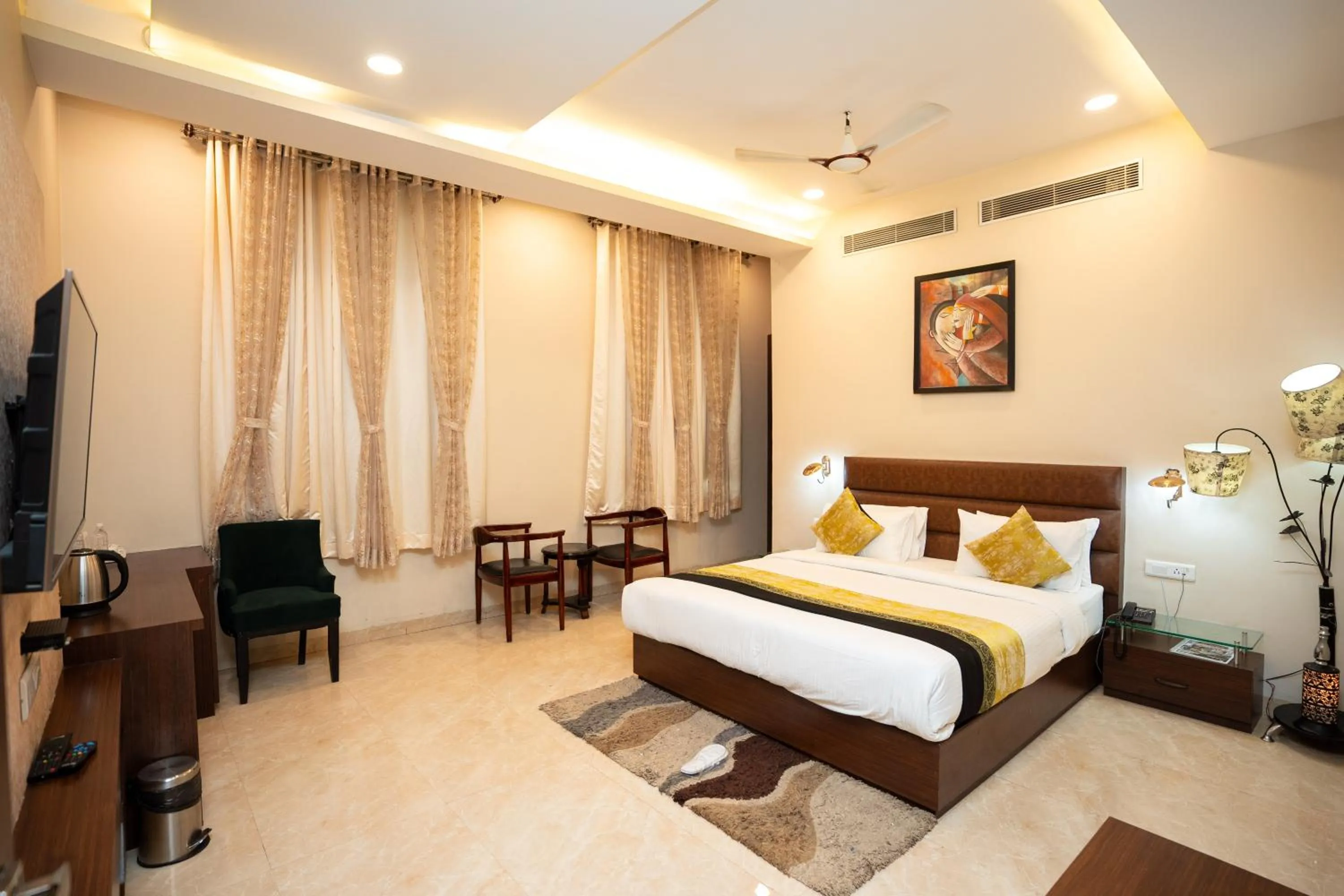 Bedroom, Bed in Hotel Radiance Courtyard