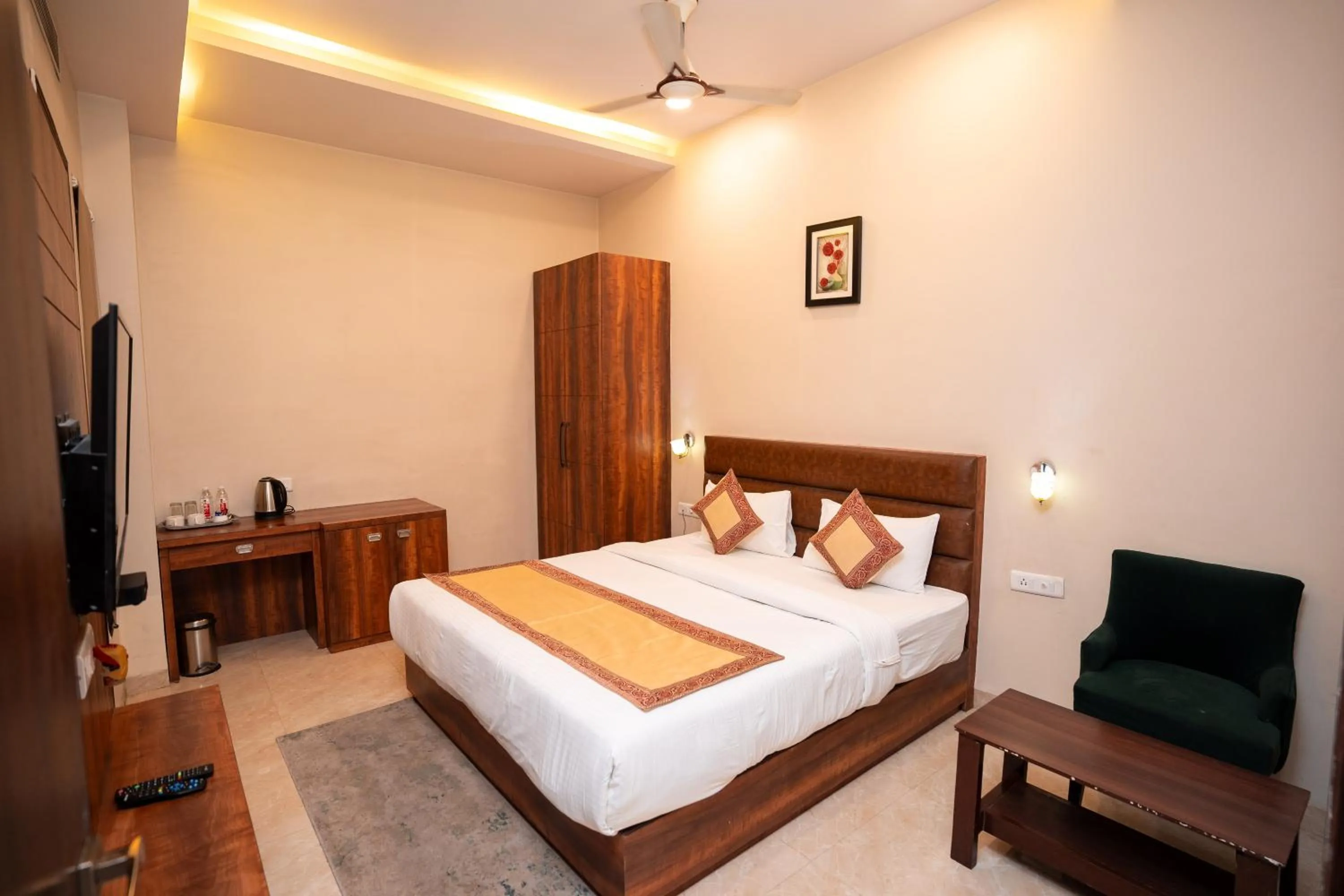 Bedroom, Bed in Hotel Radiance Courtyard