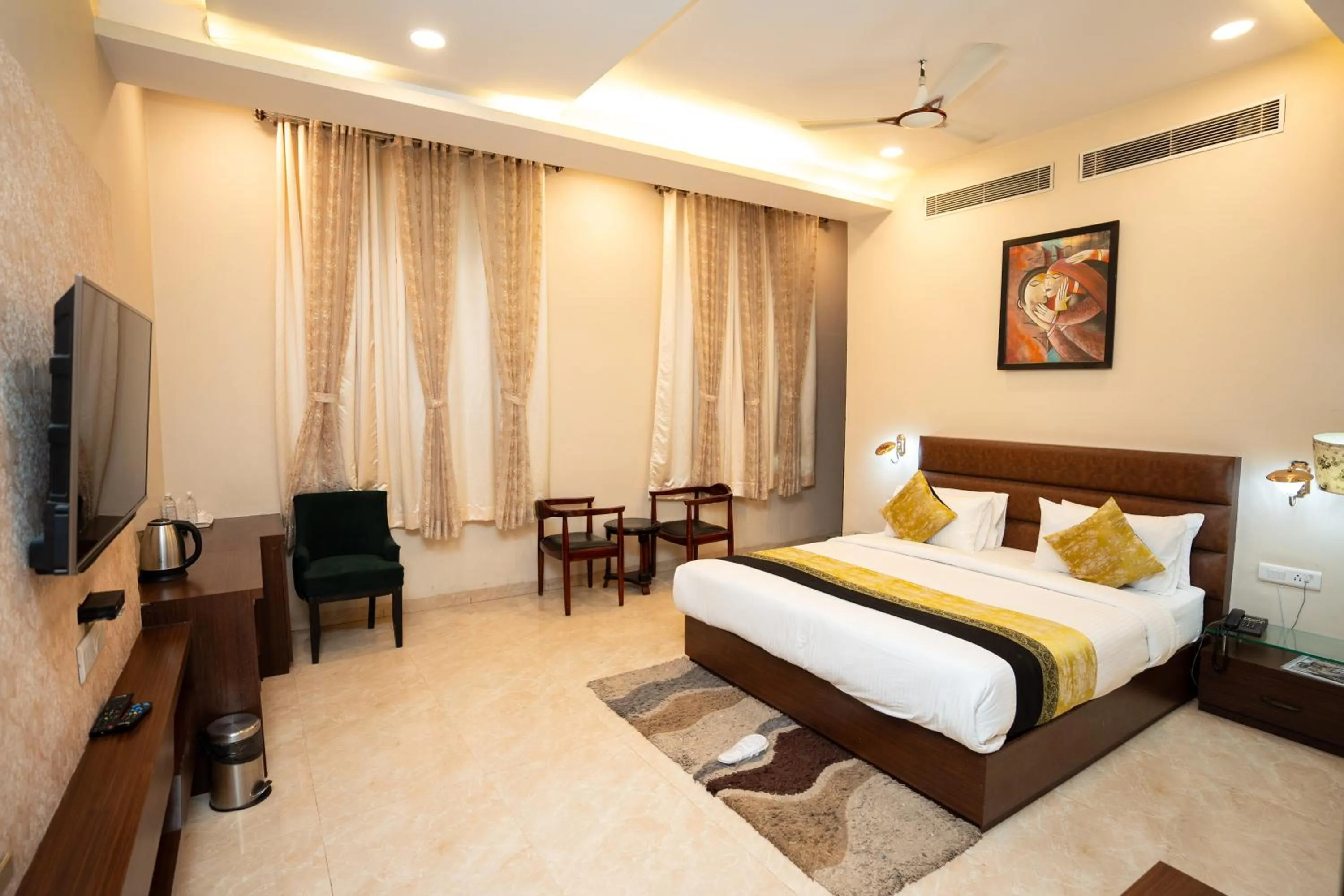 Bed in Hotel Radiance Courtyard