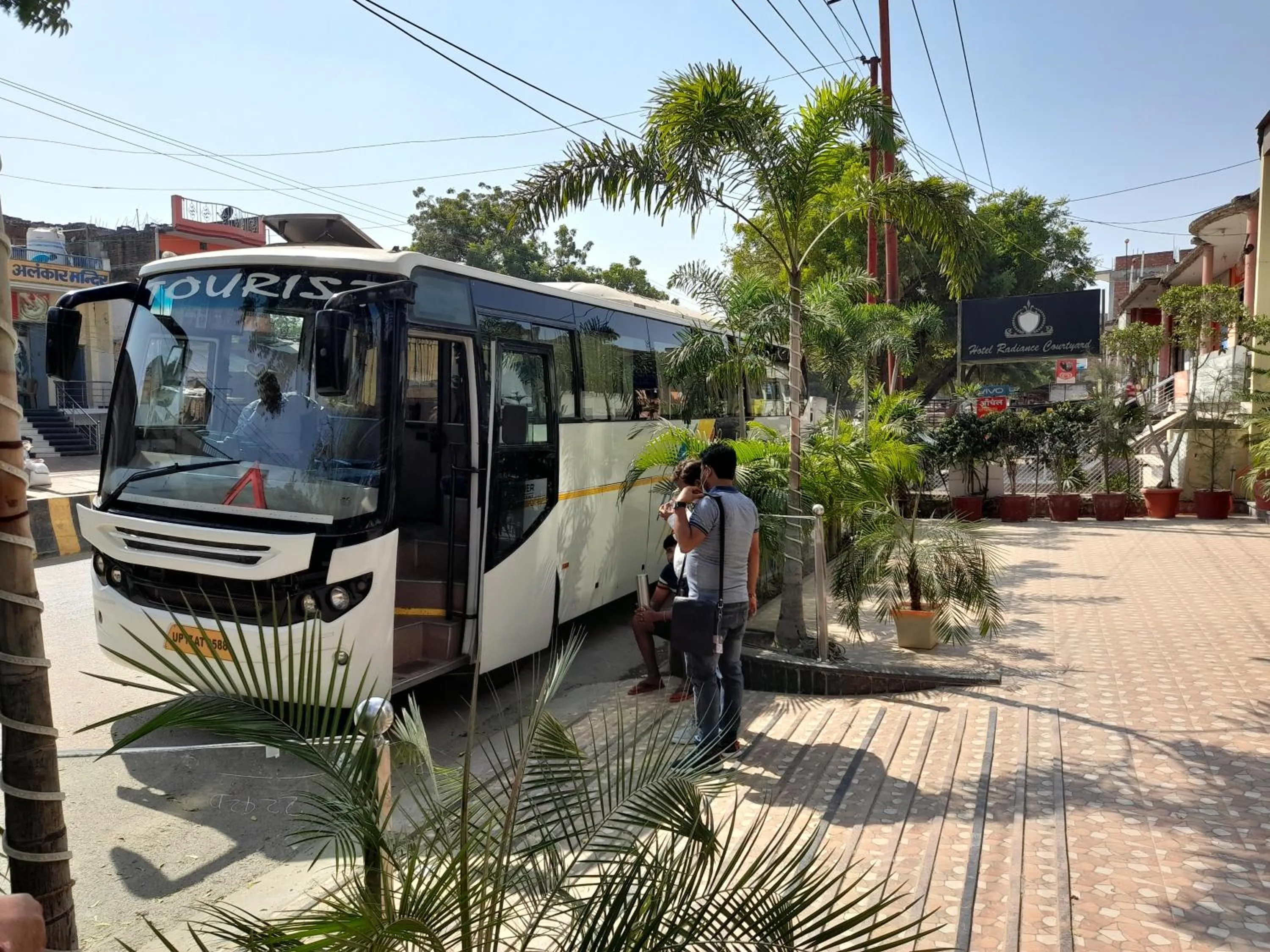 Patio in Hotel Radiance Courtyard