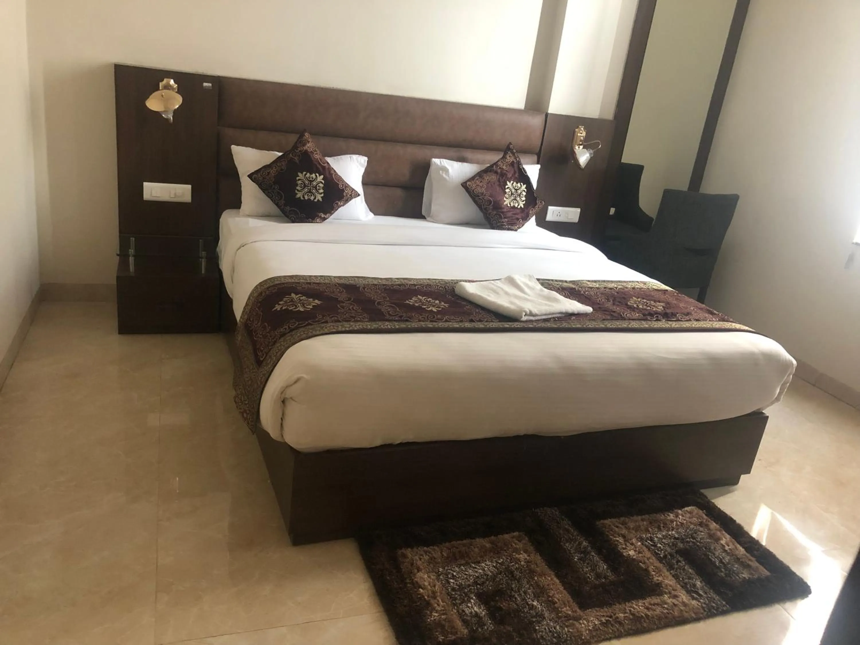 Bed in Hotel Radiance Courtyard