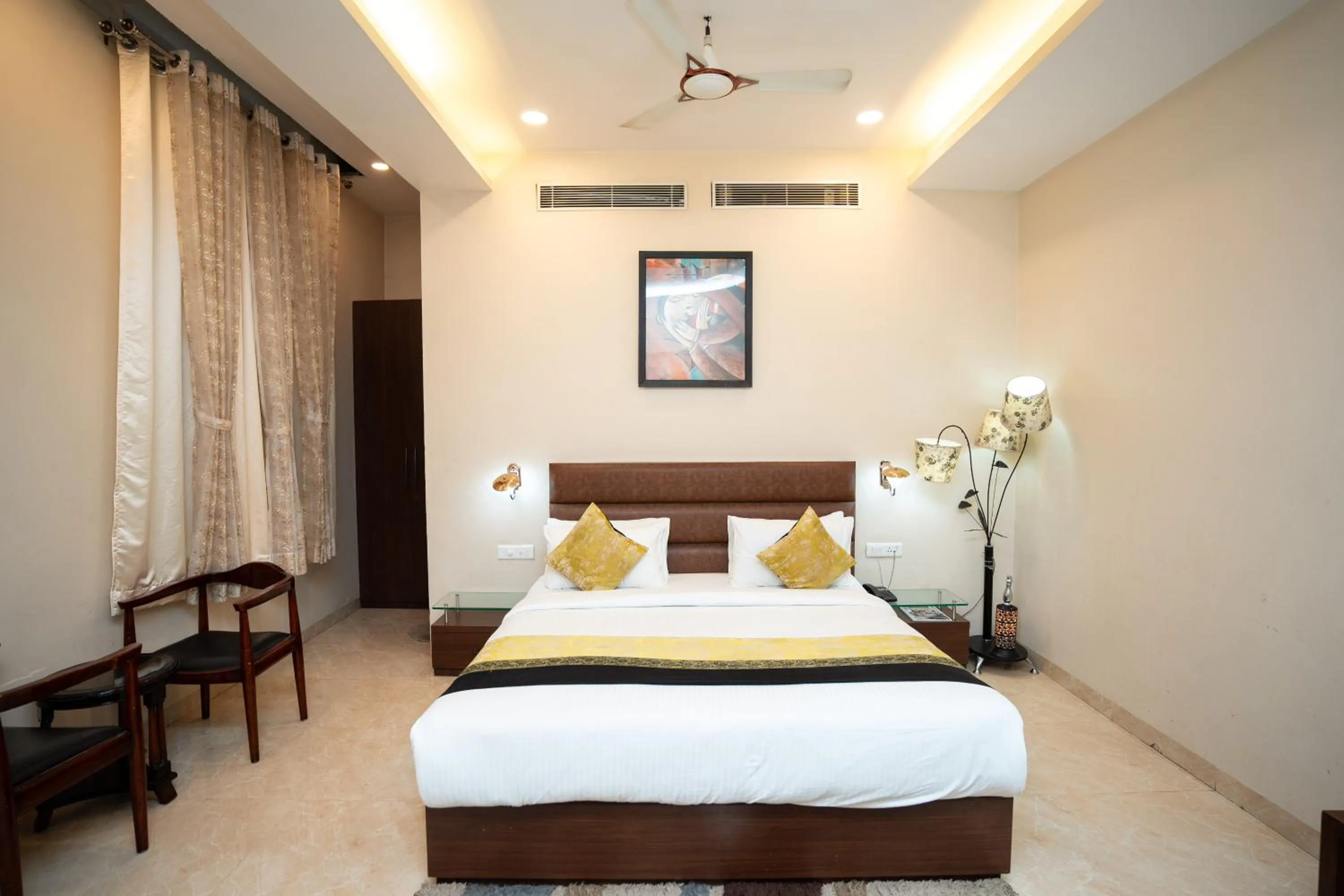 Bedroom, Bed in Hotel Radiance Courtyard