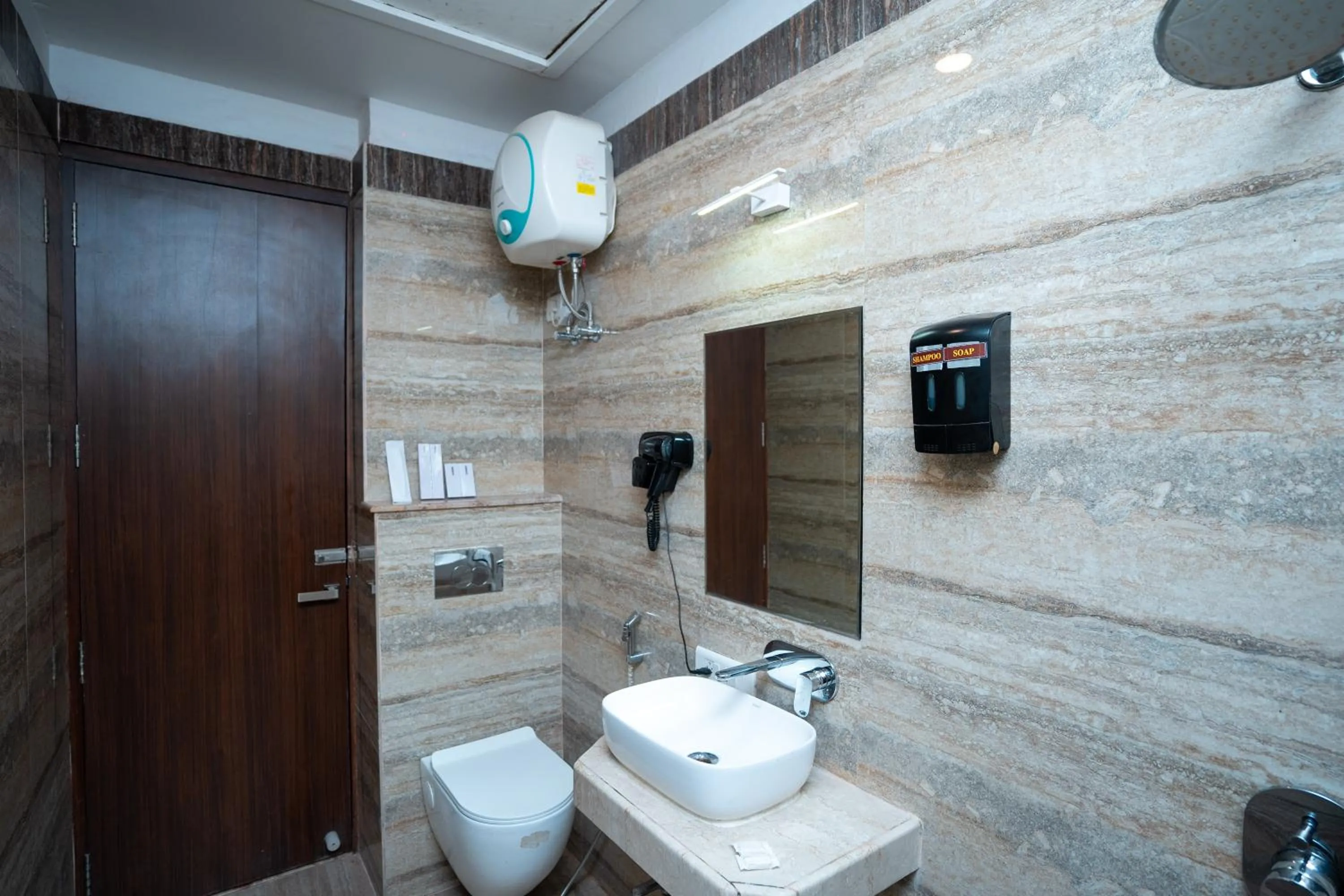 Shower in Hotel Radiance Courtyard