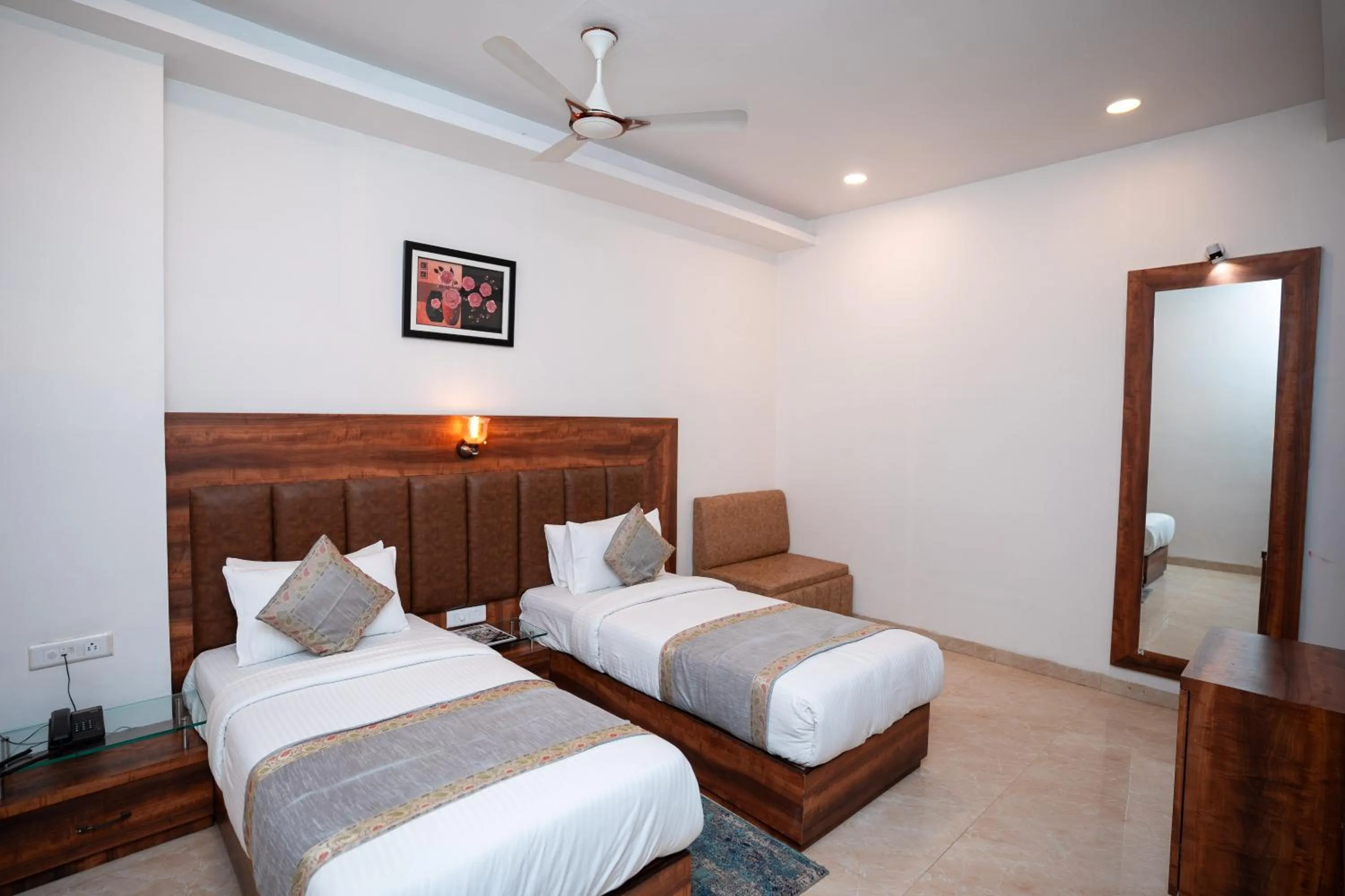 Bedroom, Bed in Hotel Radiance Courtyard