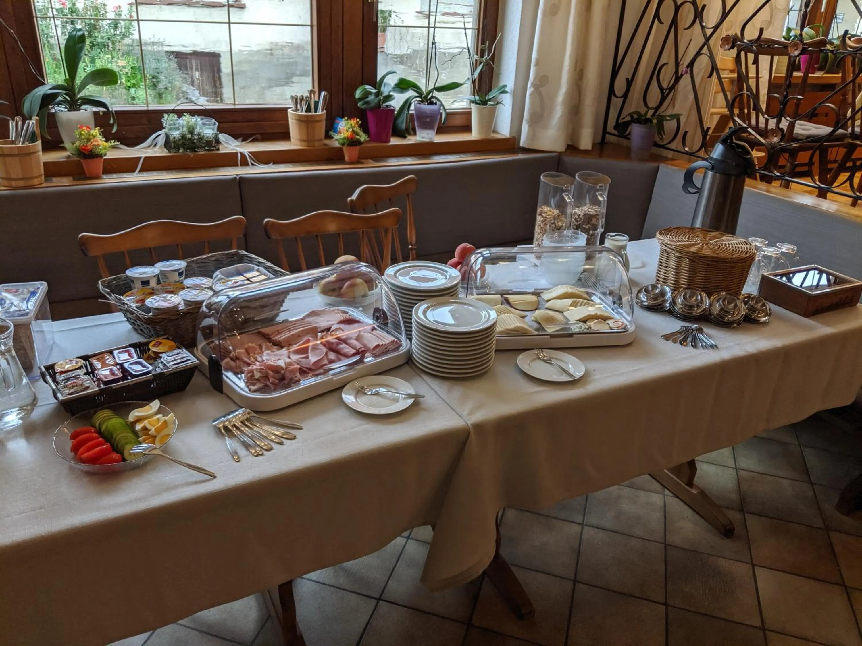 Buffet breakfast in Grüner Baum