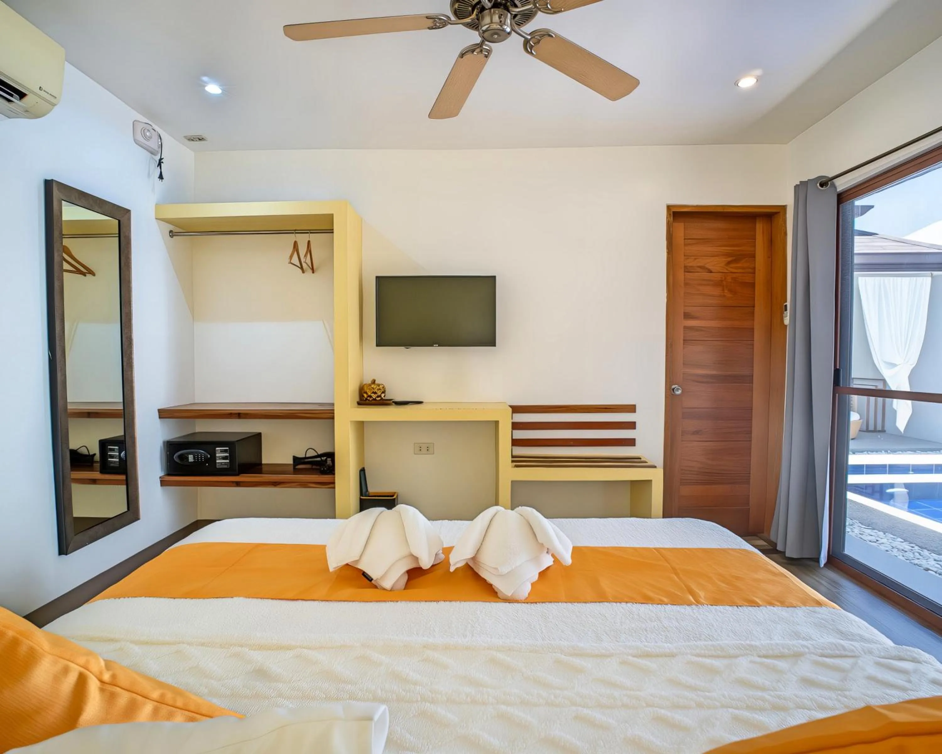 TV and multimedia, Bed in Bali Villas Panglao Bohol