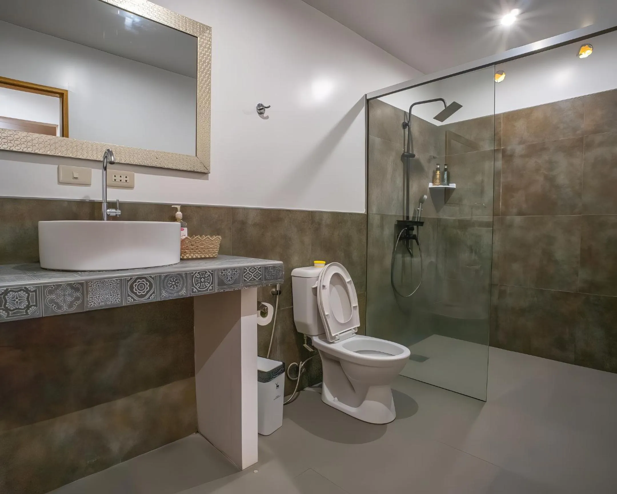 Toilet in Bali Villas Panglao Bohol