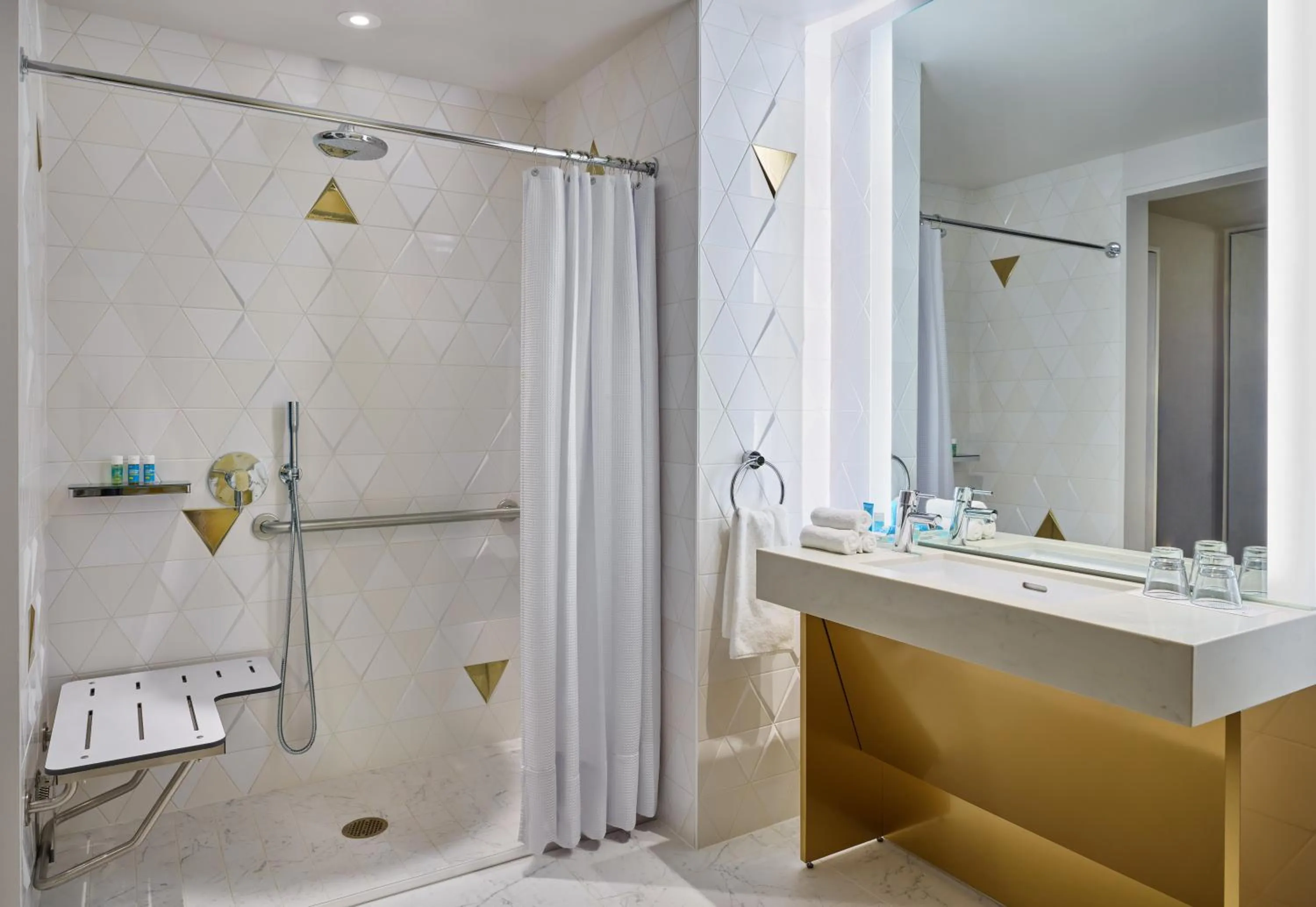 Shower in W San Francisco