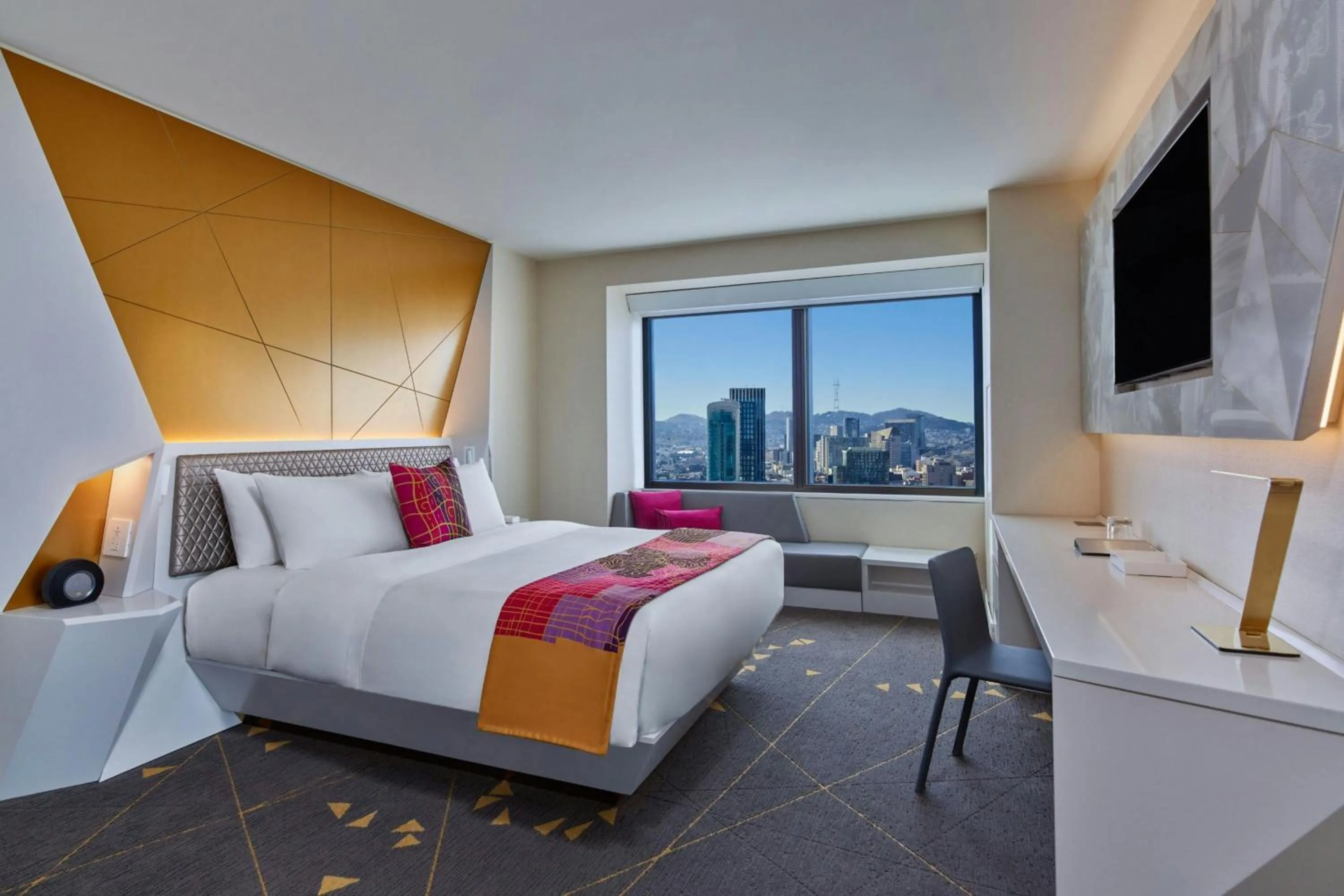 Bedroom, Bed in W San Francisco