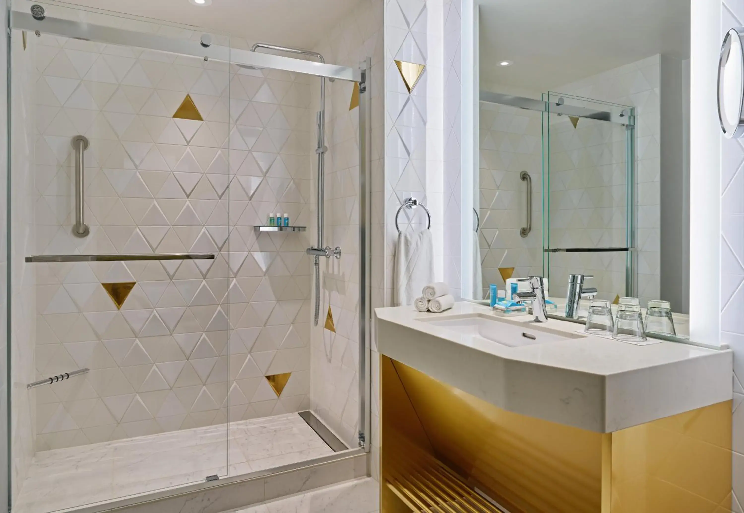 Corner King Studio Suite with Limited View - Mid Floor in W San Francisco Corner King Studio Suite with Limited View - Mid Floor in W San Francisco