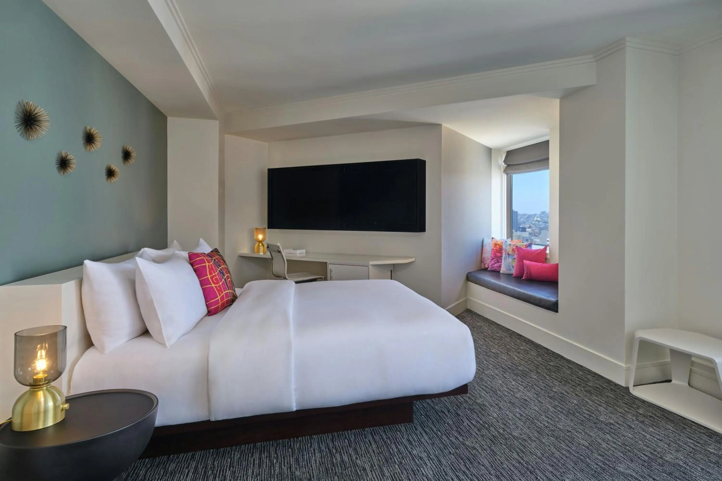 Bedroom, Bed in W San Francisco