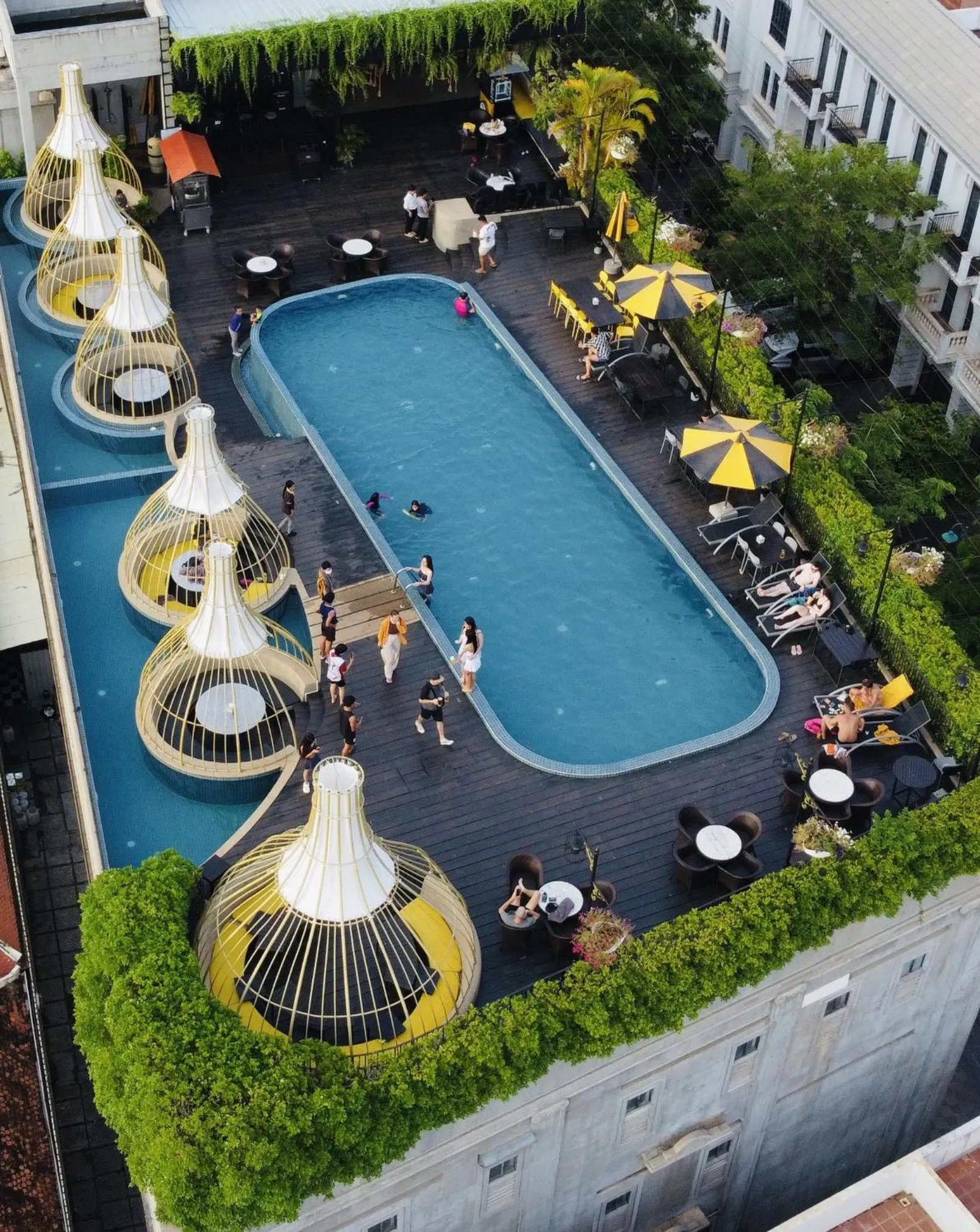 Property building in The Twizt - Lifestyle Hostel & Hotel