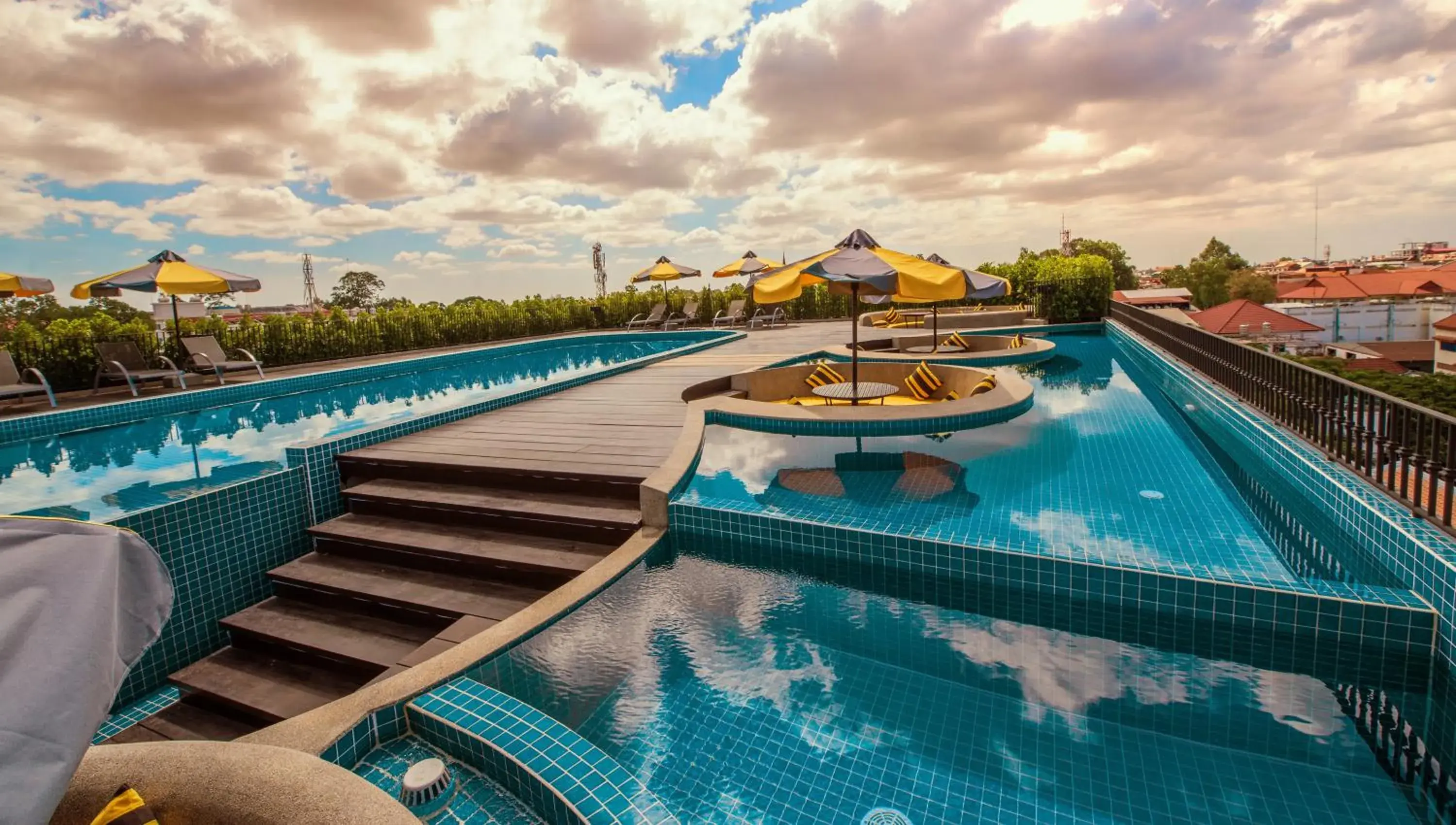 Pool view in The Twizt - Lifestyle Hostel & Hotel Pool view in The Twizt - Lifestyle Hostel & Hotel