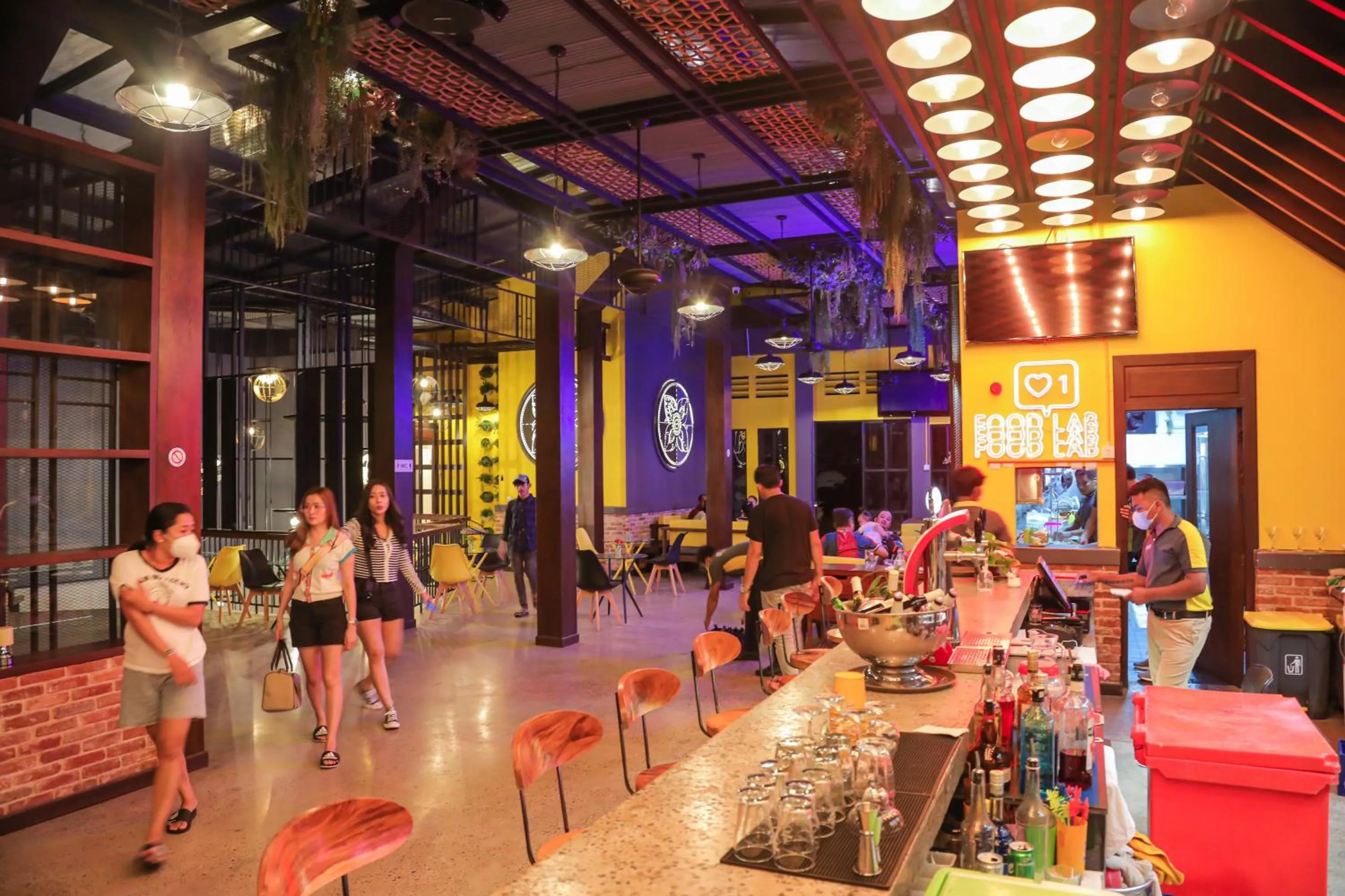 Restaurant/places to eat in The Twizt - Lifestyle Hostel & Hotel