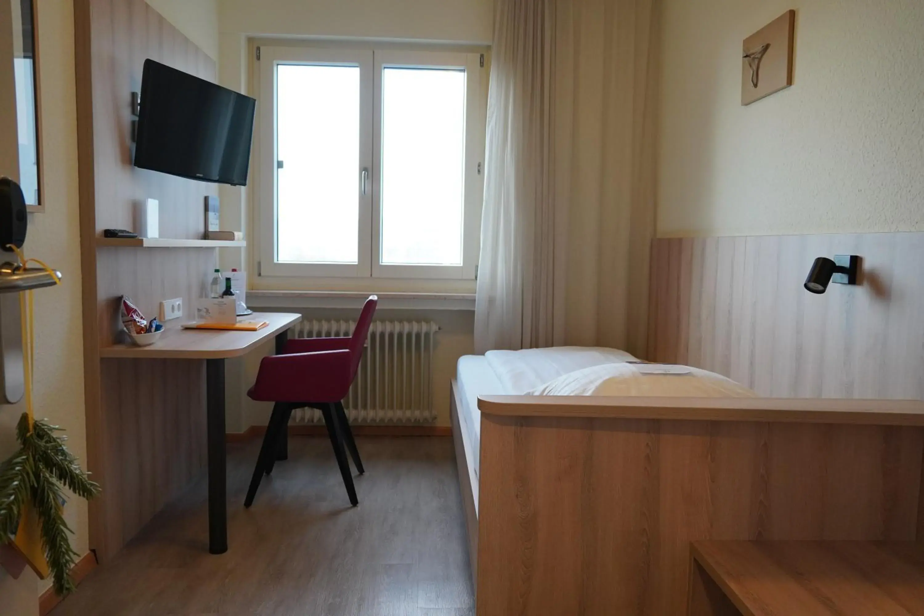 Single Room with Shared Shower and Toilet in Hotel St Elisabeth Single Room with Shared Shower and Toilet in Hotel St Elisabeth