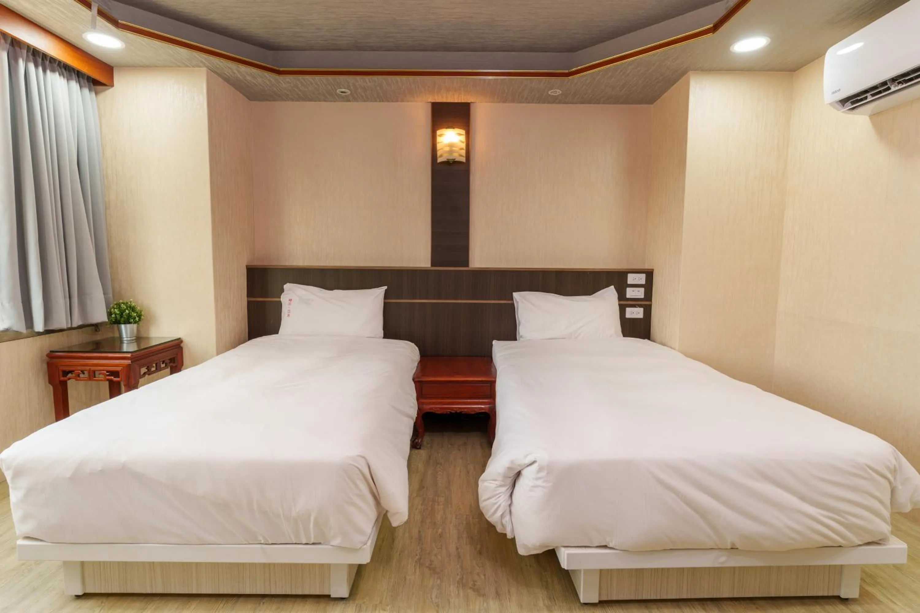 Bedroom, Bed in Love River Inn 愛河日央