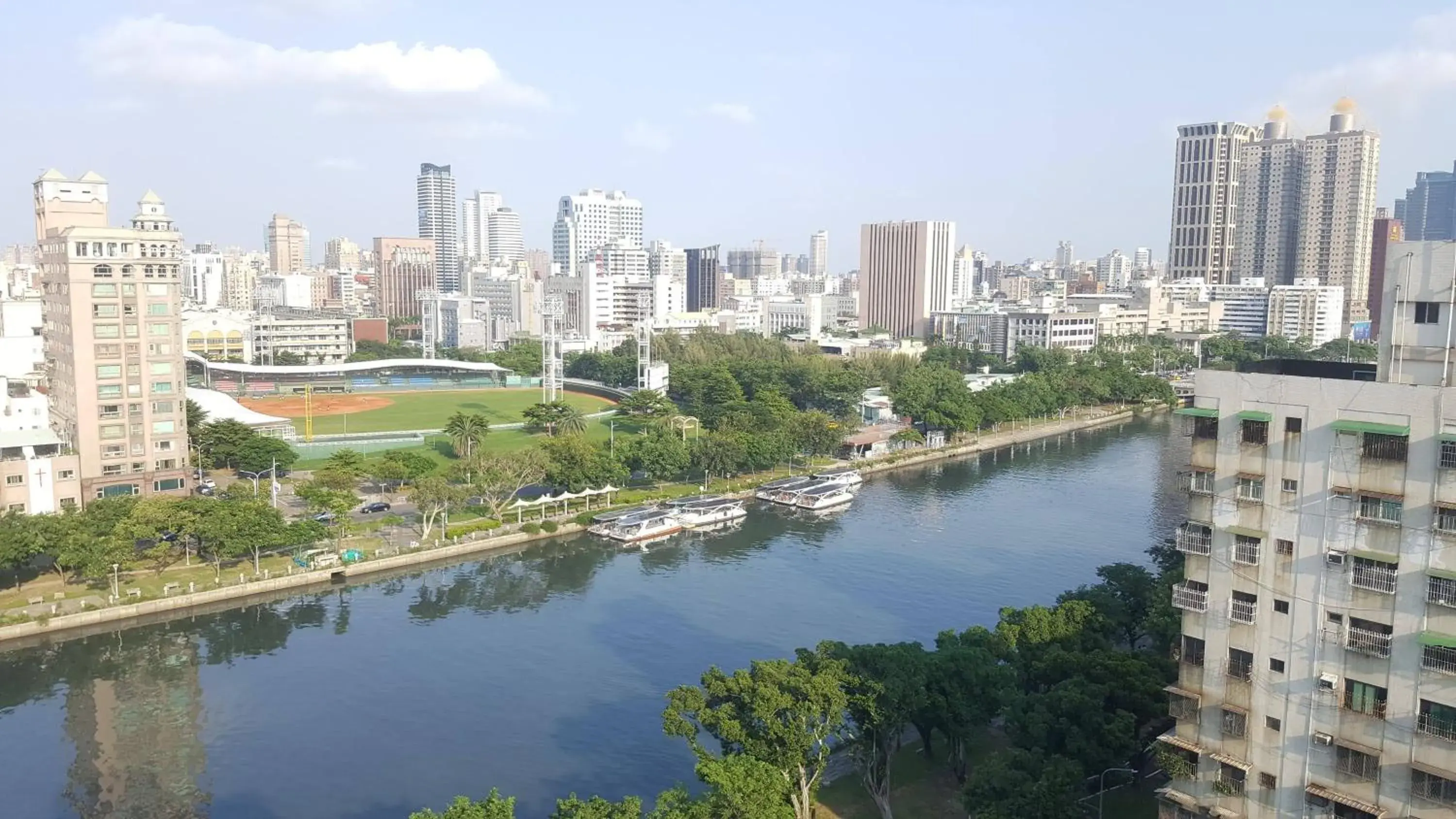Property building in Love River Inn 愛河日央 Property building in Love River Inn 愛河日央