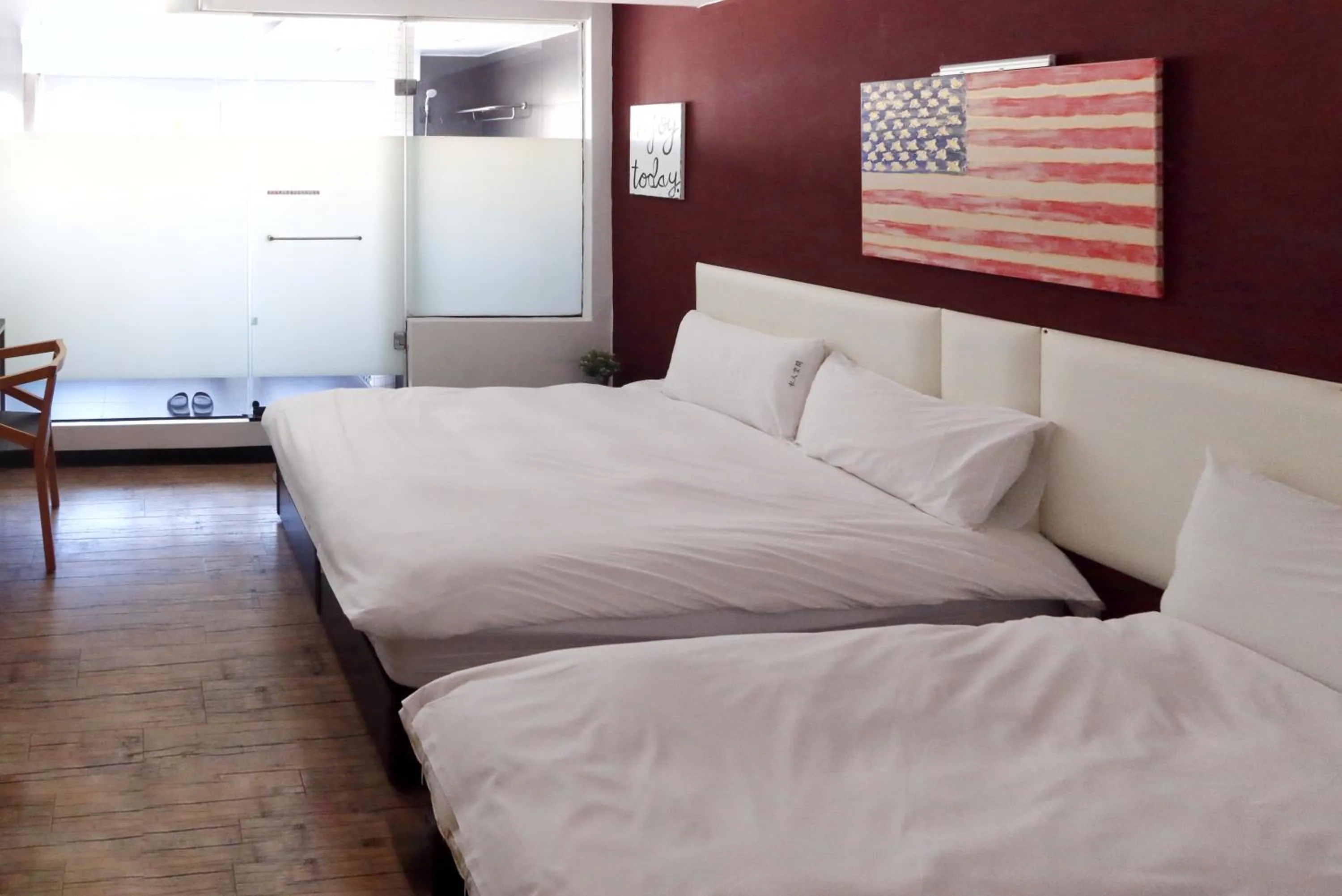 Photo of the whole room, Bed in Love River Inn 愛河日央