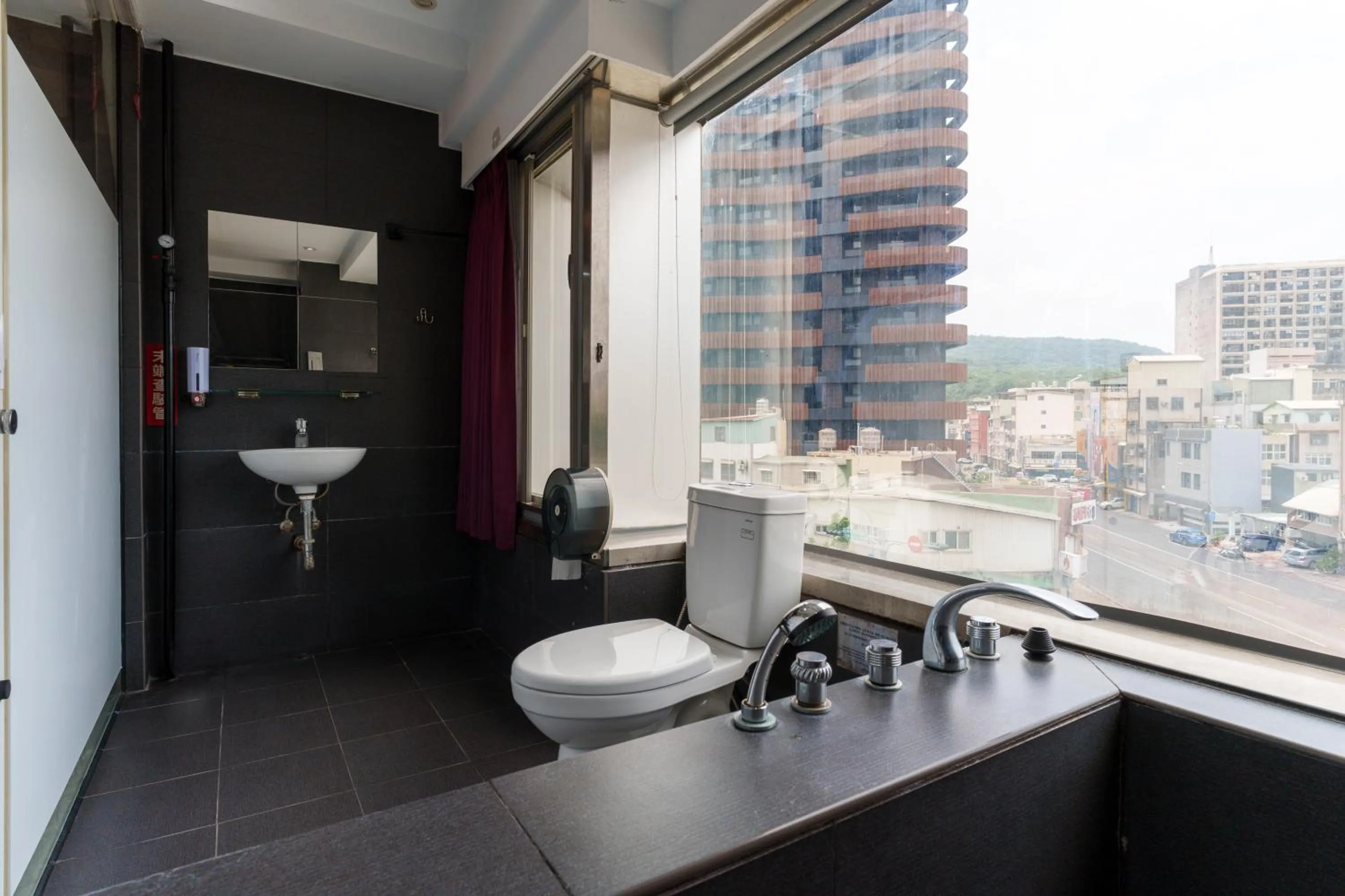 Bathroom in Love River Inn 愛河日央