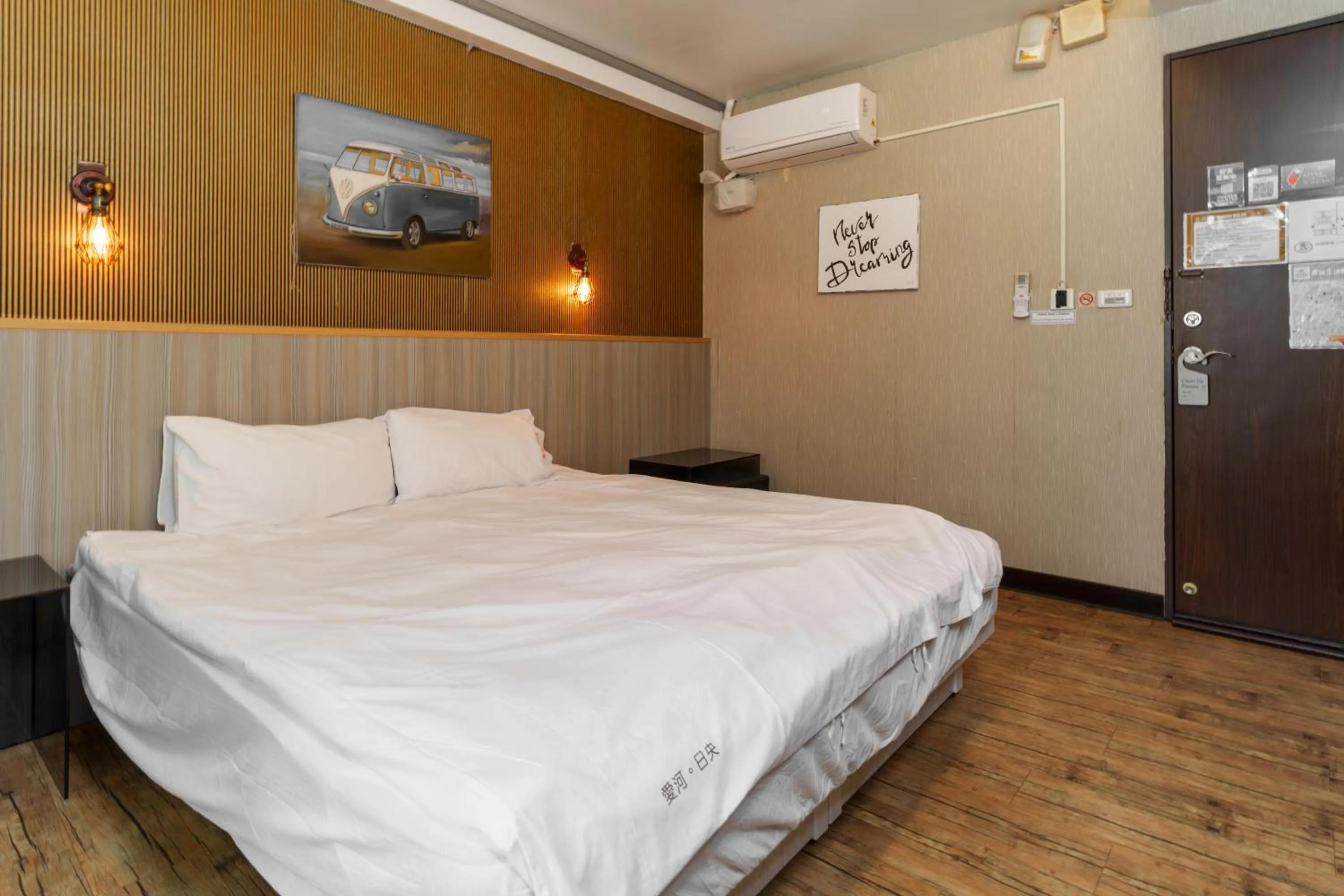 Bedroom, Bed in Love River Inn 愛河日央