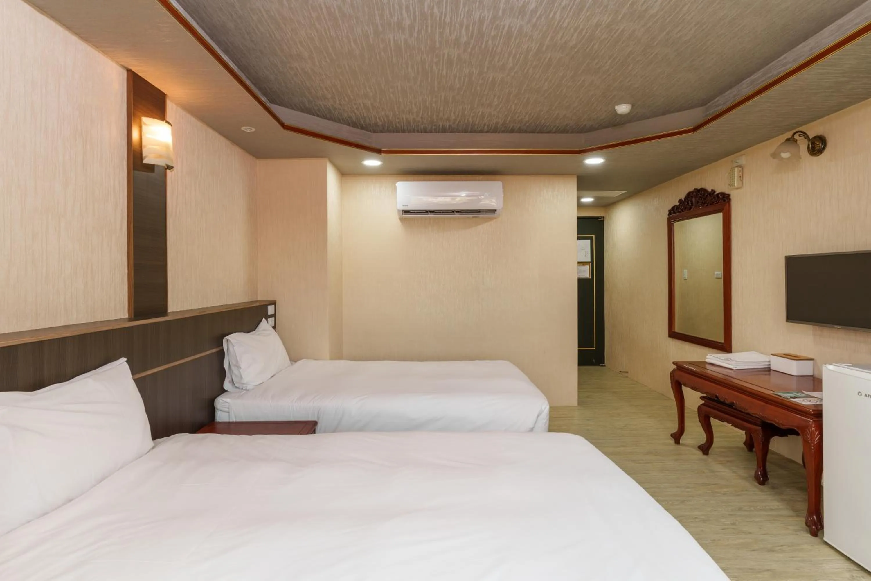 Bedroom, Bed in Love River Inn 愛河日央