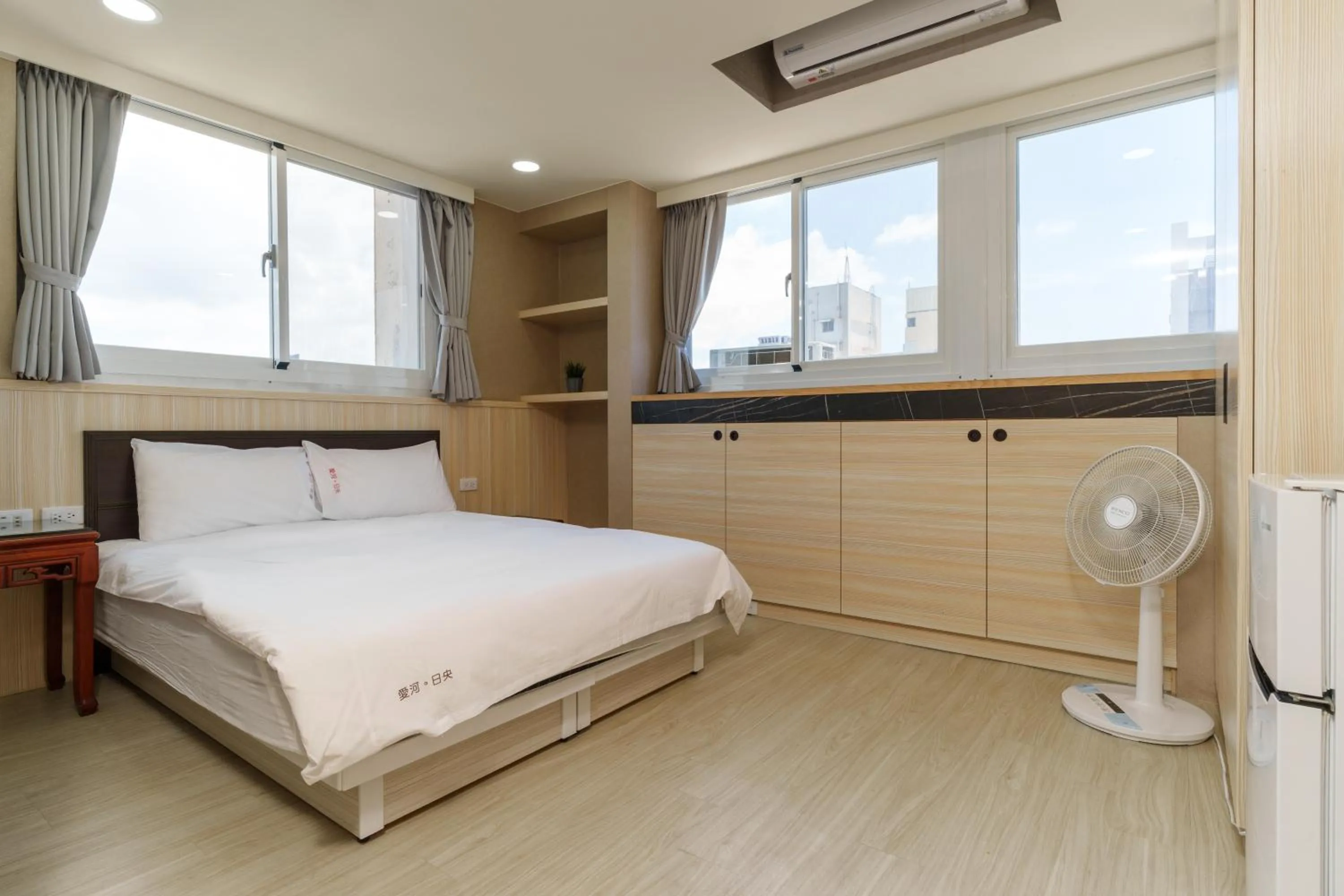 Bedroom, Bed in Love River Inn 愛河日央