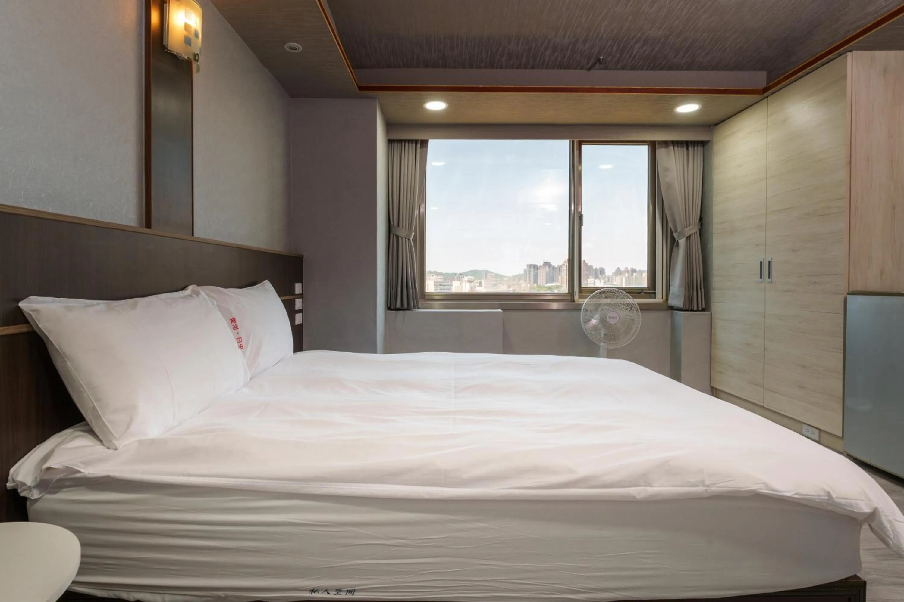 Bedroom, Bed in Love River Inn 愛河日央