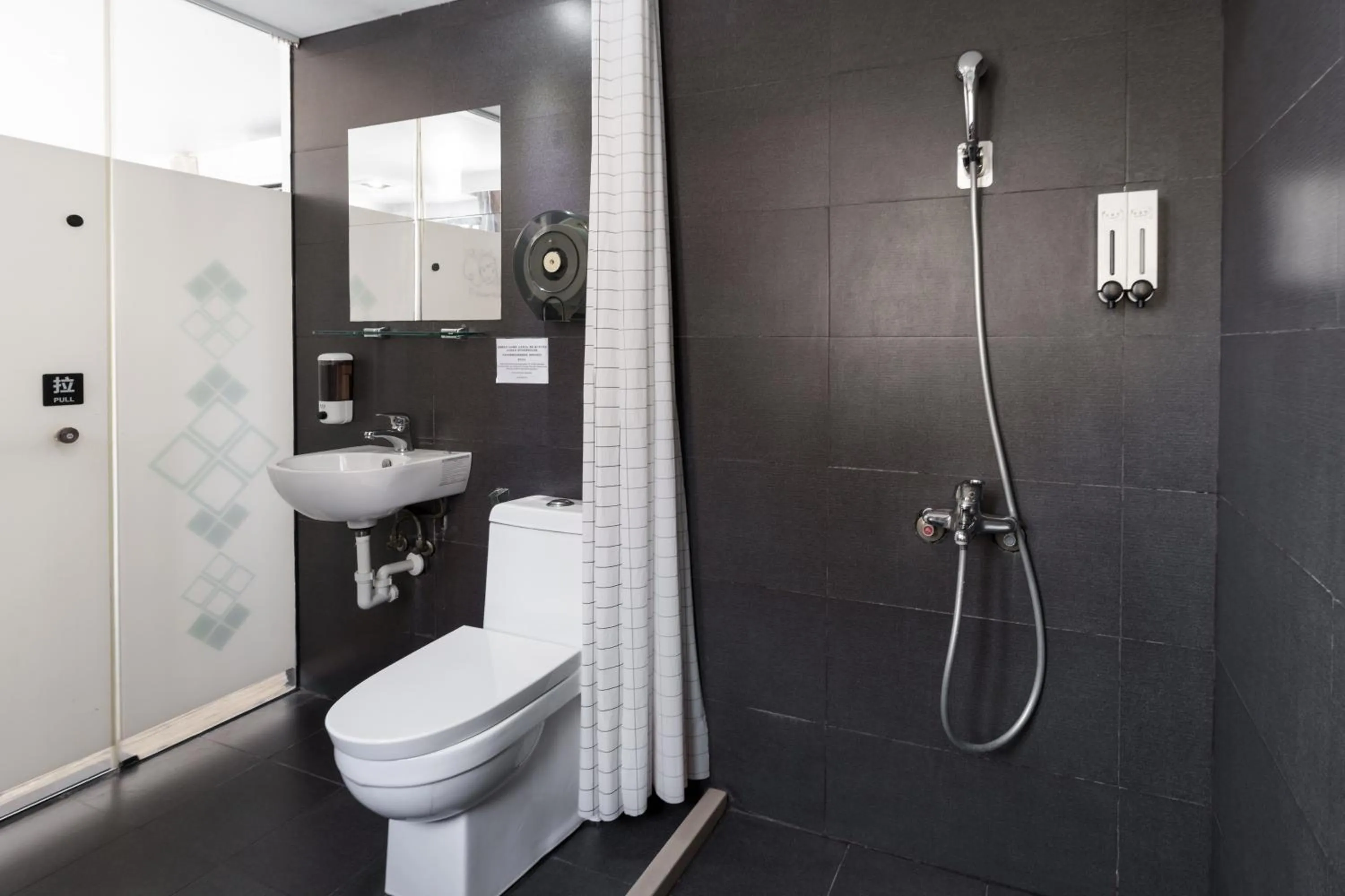 Bathroom in Love River Inn 愛河日央