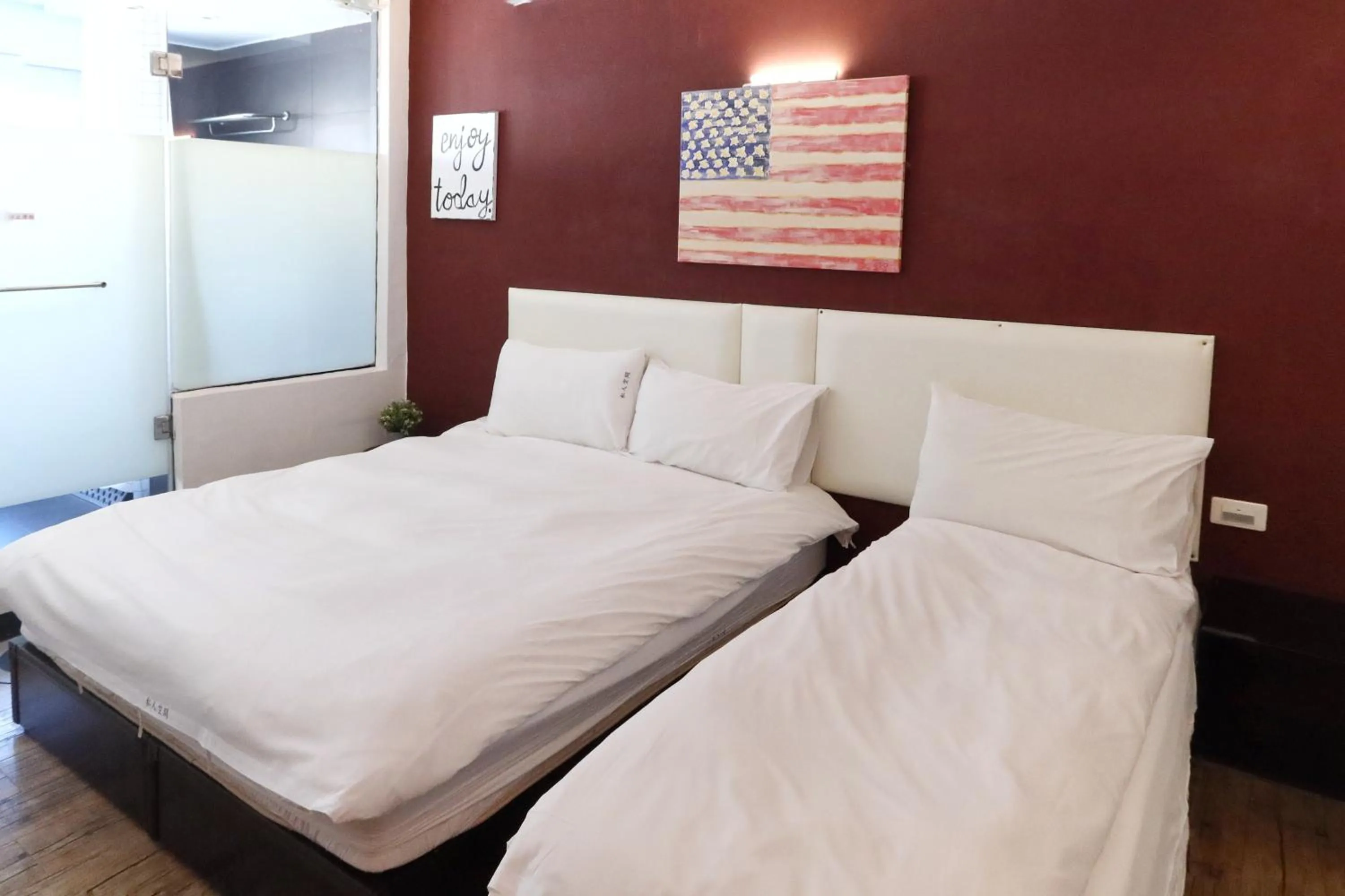 Triple Room with Private Bathroom in Love River Inn 愛河日央