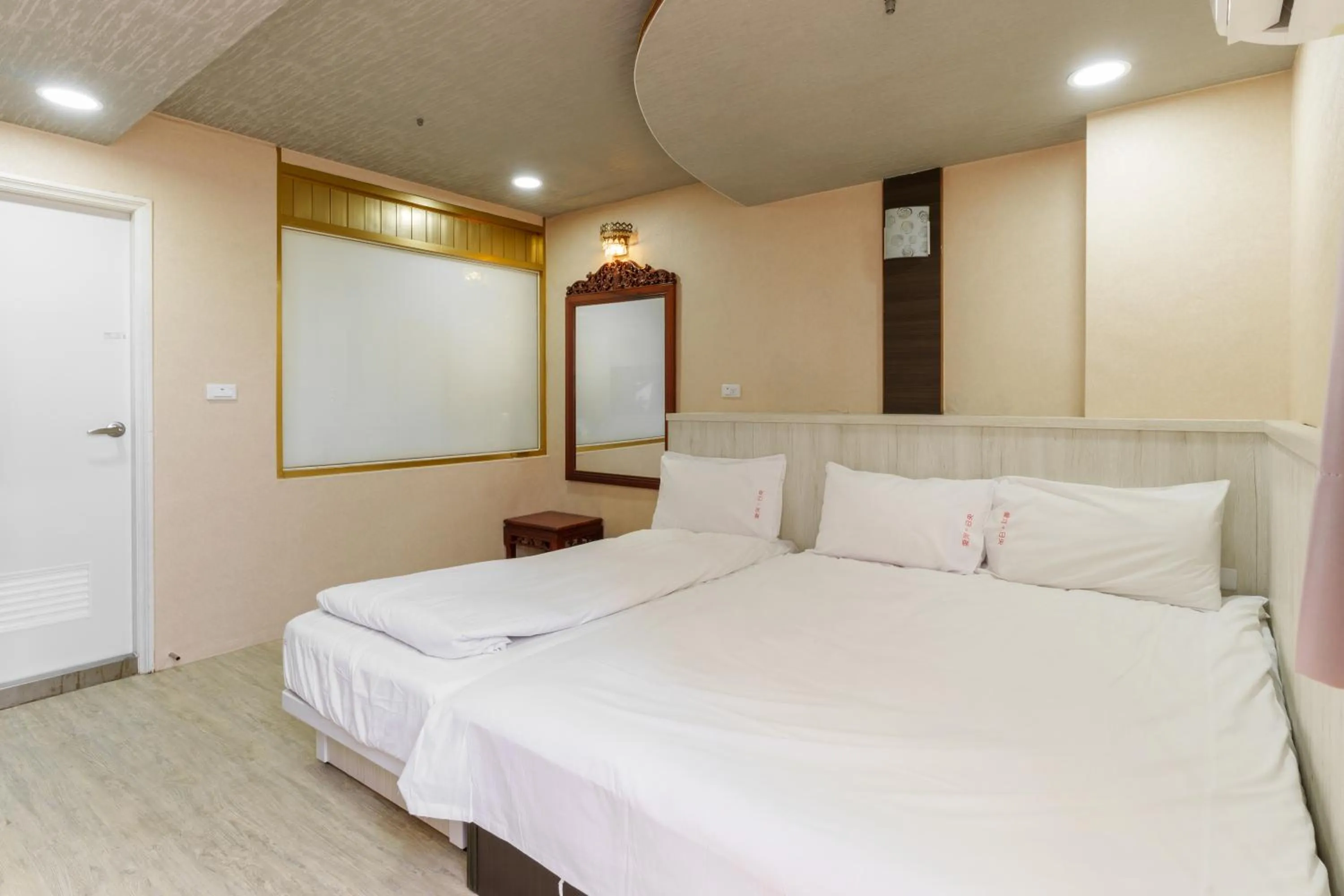 Bedroom, Bed in Love River Inn 愛河日央
