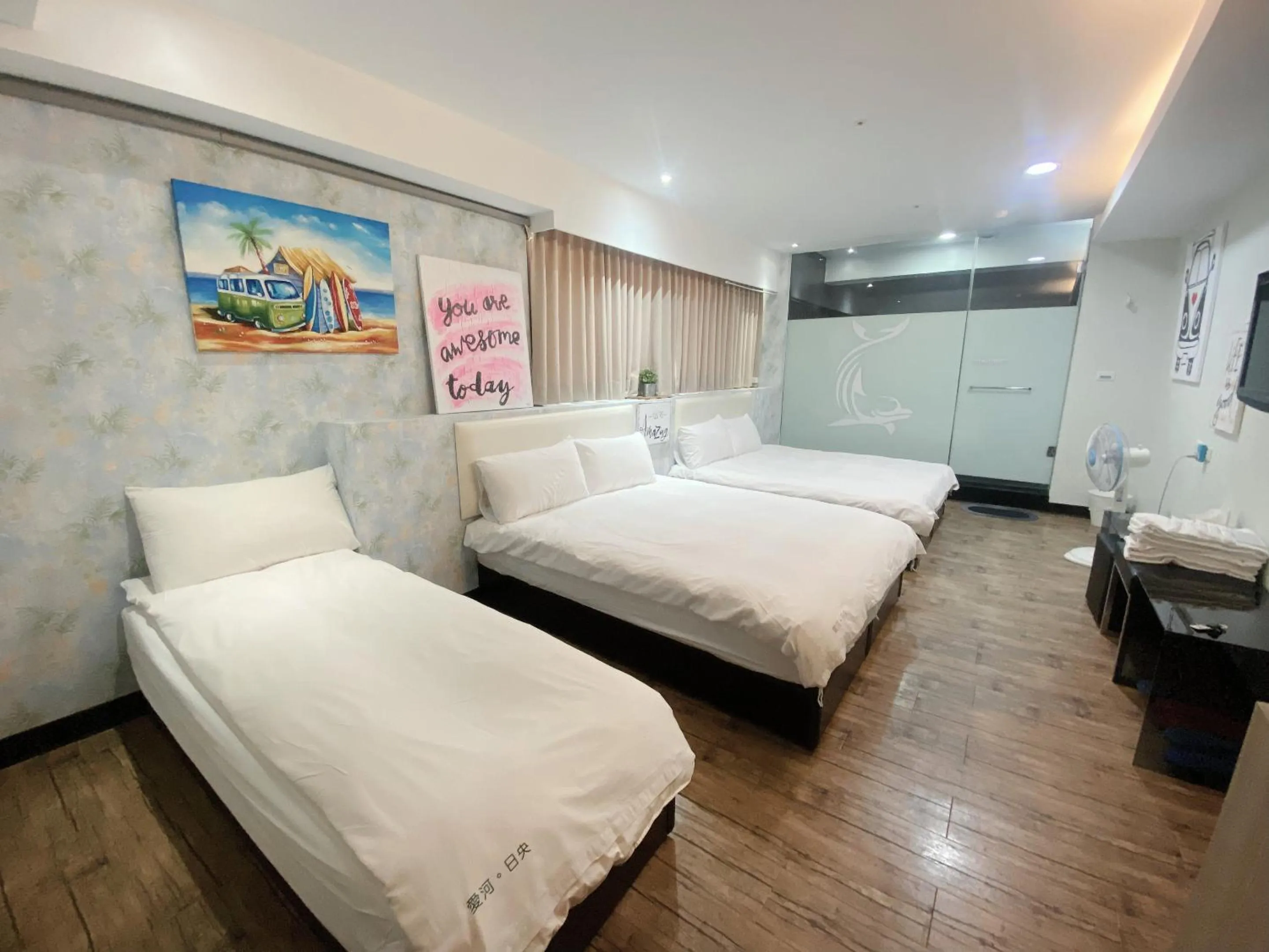Photo of the whole room, Bed in Love River Inn 愛河日央