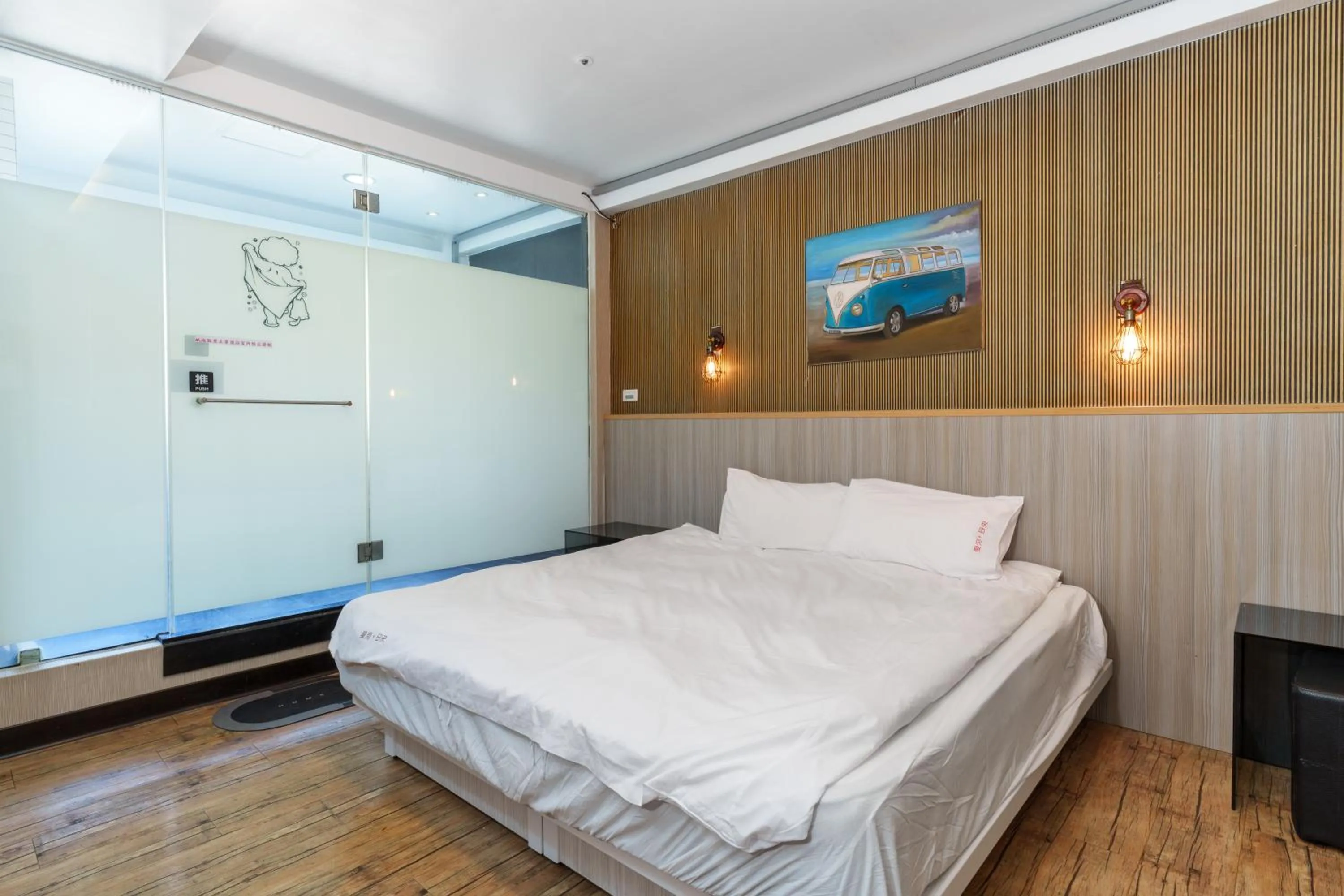 Photo of the whole room, Bed in Love River Inn 愛河日央