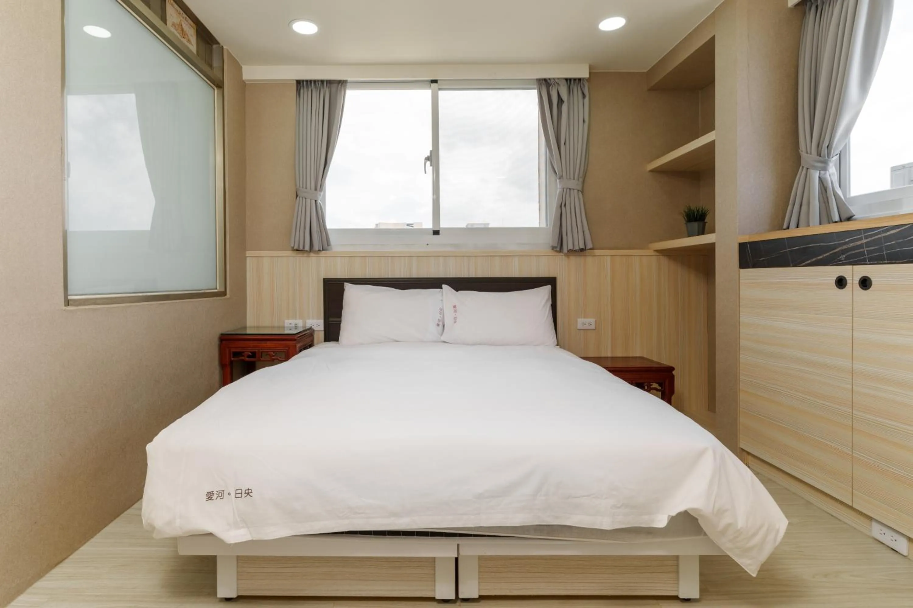 Bedroom, Bed in Love River Inn 愛河日央