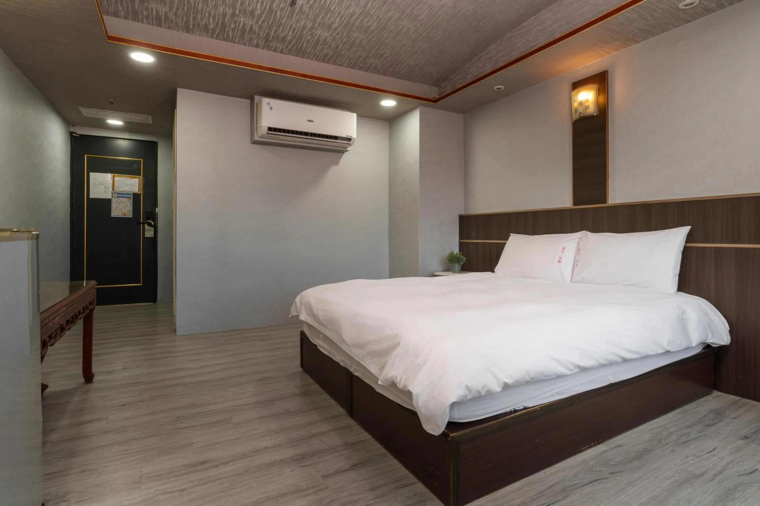 Bedroom, Bed in Love River Inn 愛河日央