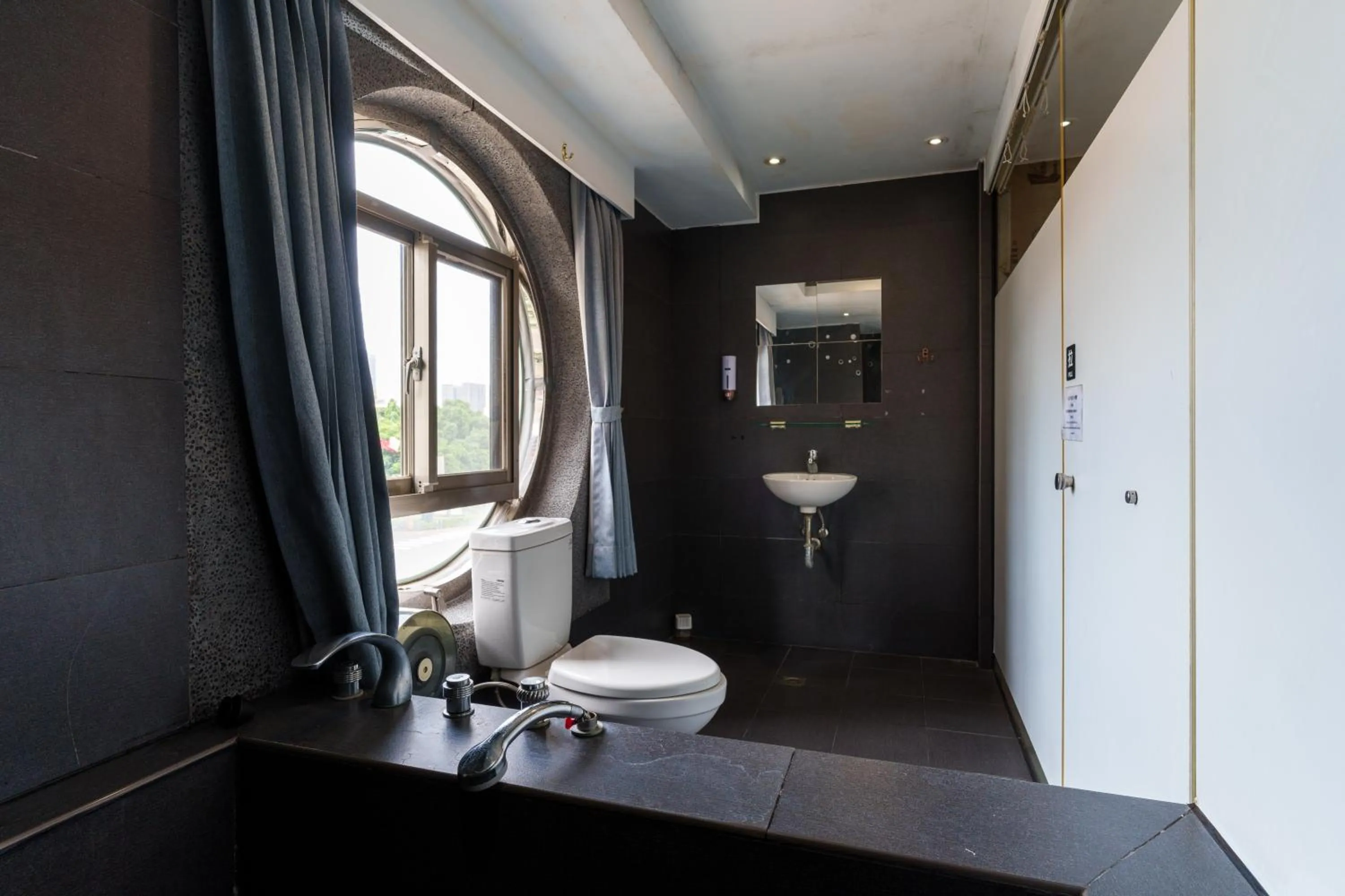 Bathroom in Love River Inn 愛河日央