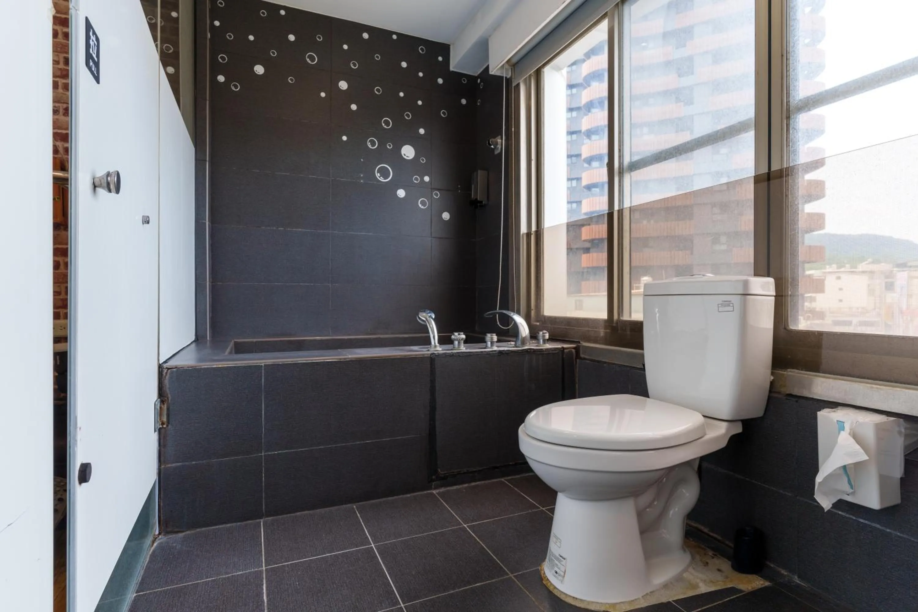 Bathroom in Love River Inn 愛河日央