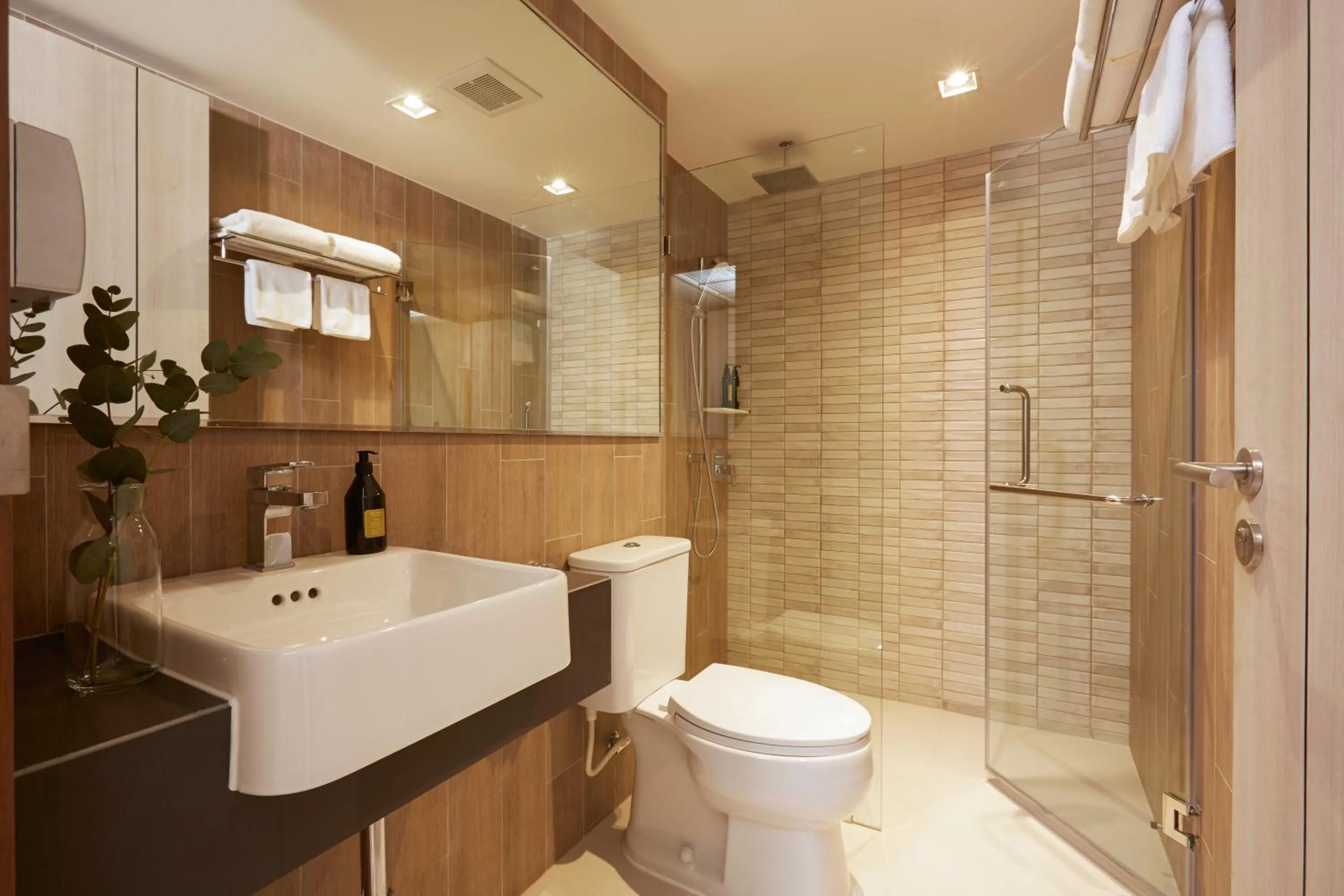 Bathroom in The Quarter Phromphong by UHG