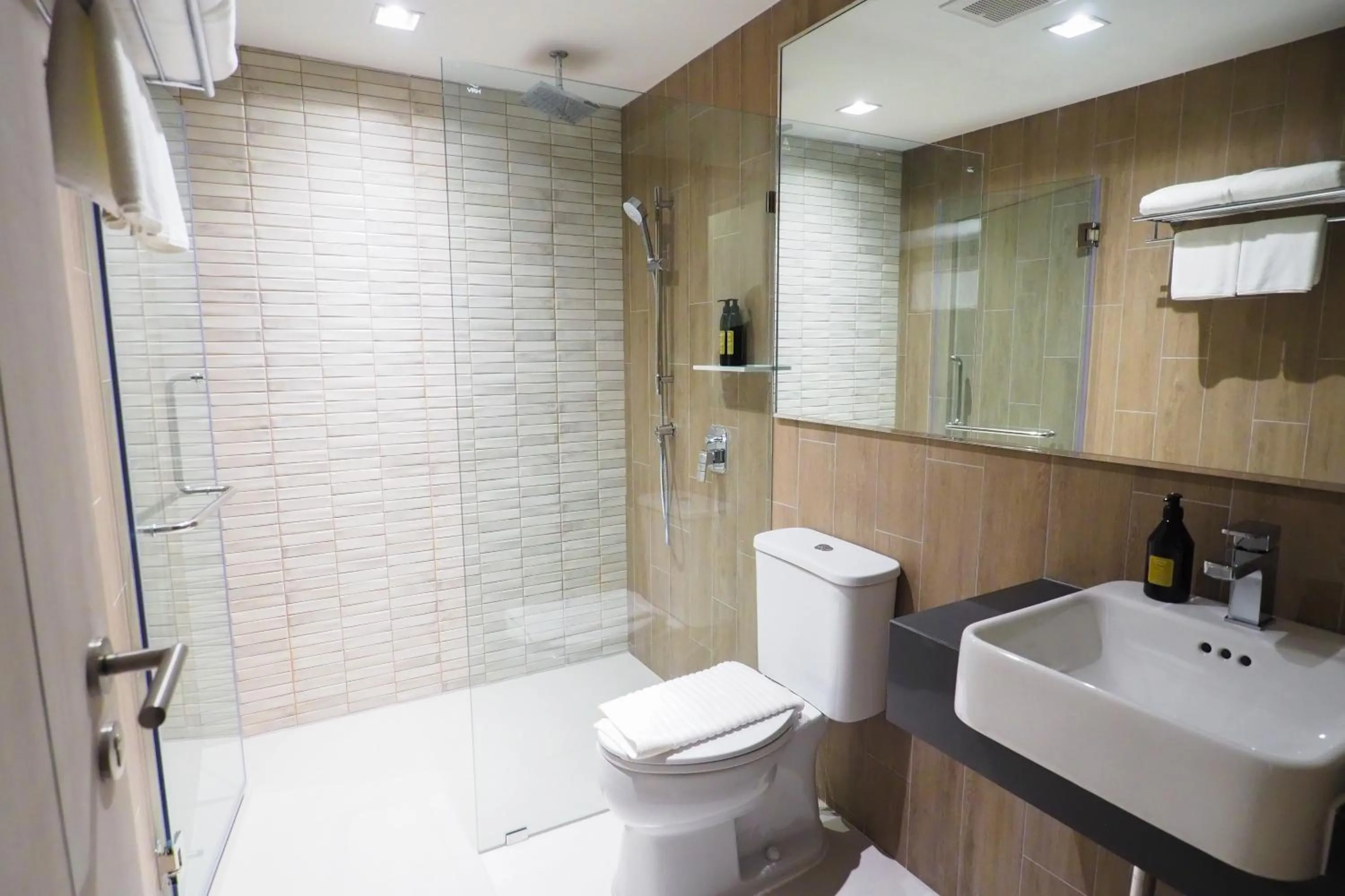 Bathroom in The Quarter Phromphong by UHG