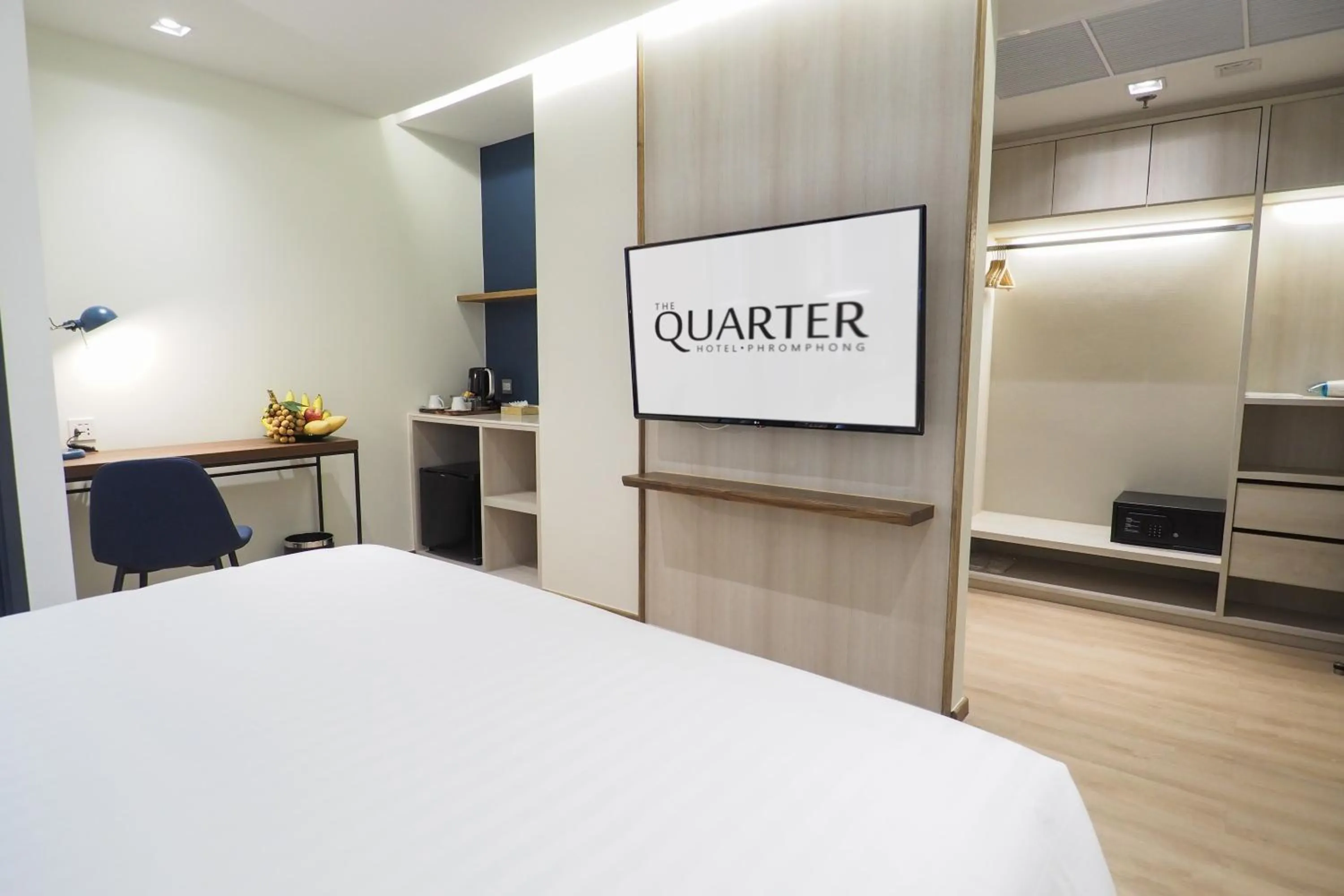 Photo of the whole room, Bed in The Quarter Phromphong by UHG