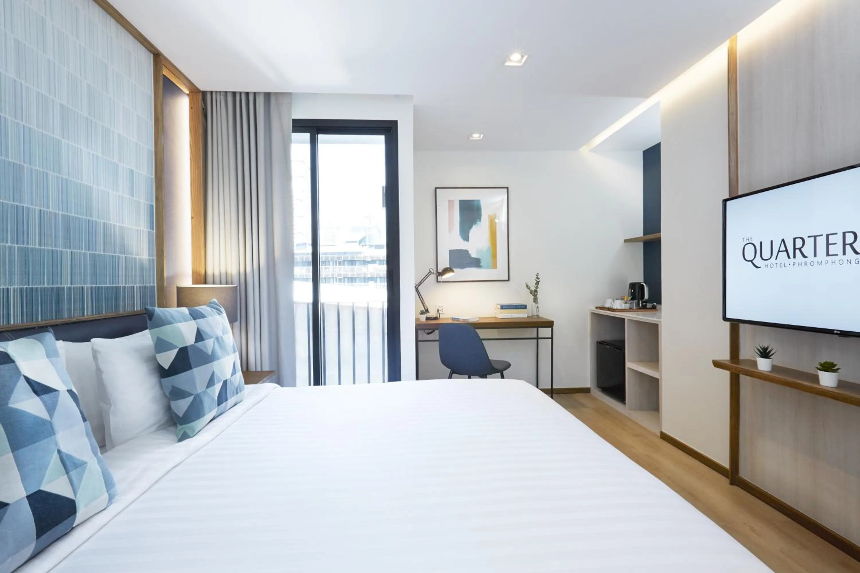 Photo of the whole room, Bed in The Quarter Phromphong by UHG